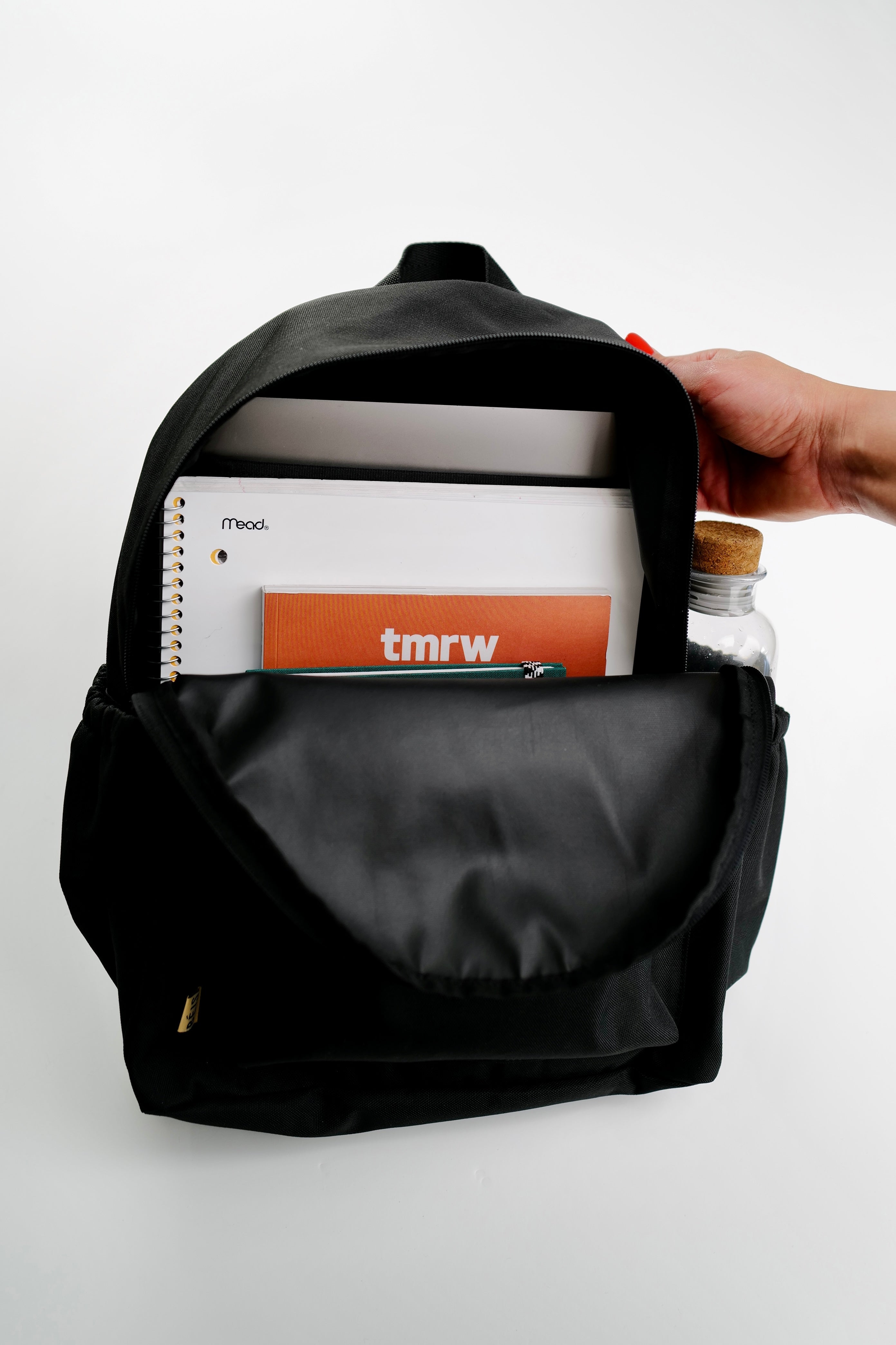 The BÉISics Backpack in Black - Stylish & Durable Travel Backpack for Women & Men - Perfect for Work, School & Everyday Use