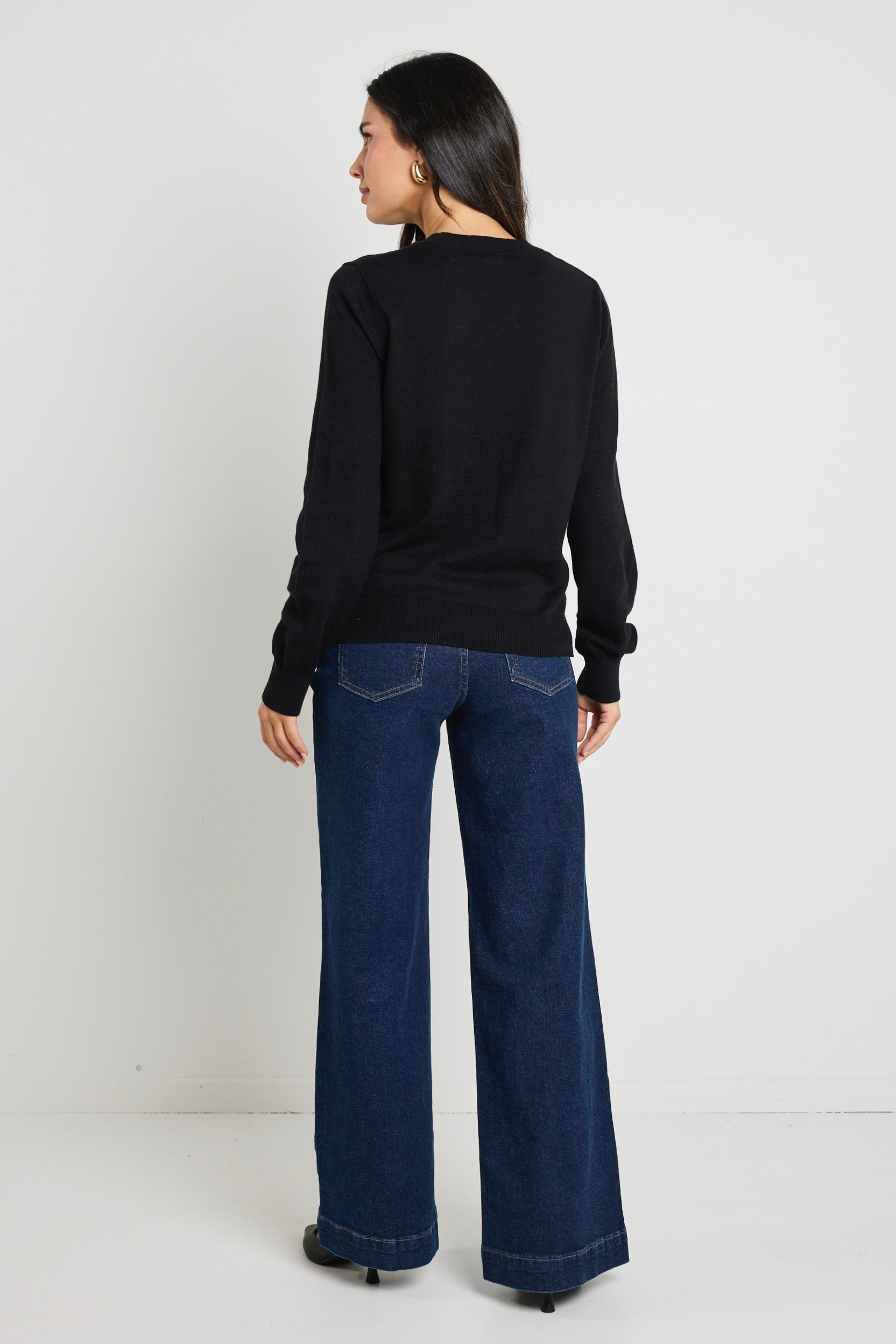 Luxury Staycation Black Fine Gauge Cashmere Blend Knit Sweater for Women - Perfect for Cozy Evenings, Winter Travel & Casual Outings