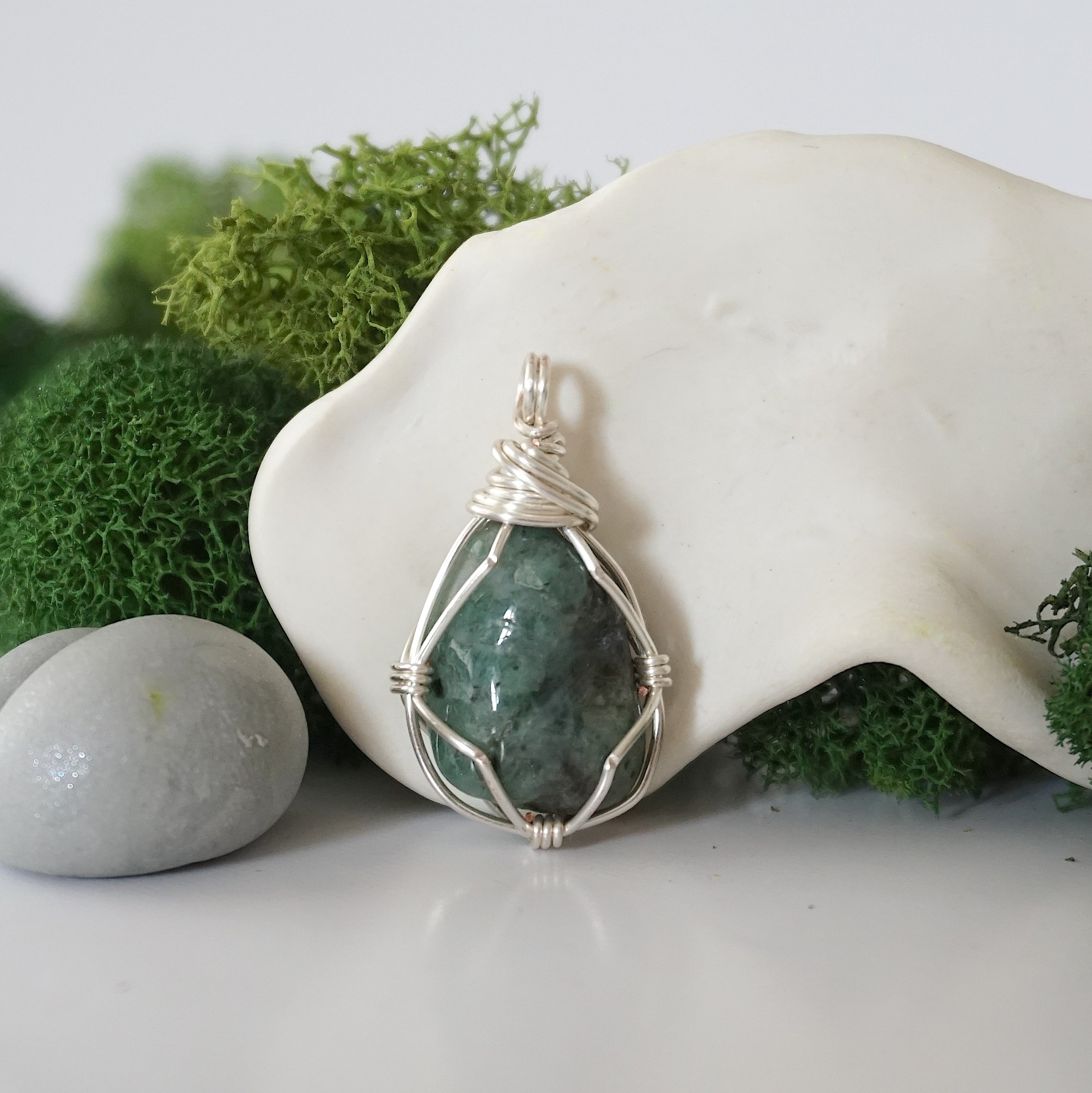 Emerald Birthstone Necklace for Women - Elegant Crystal Pendant Jewelry for Birthday, Anniversary & Mother's Day Gifts