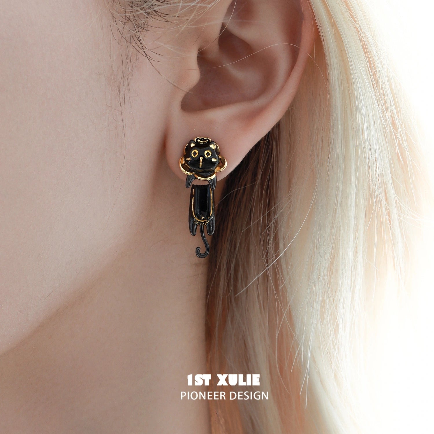 18K Gold Plated Black Lucky Cat Stud Earrings - Japanese Maneki Neko Charm Earrings for Women, Perfect Gift for Cat Lovers (Birthday, Christmas, Anniversary) - Wear to Work, Parties & Special Occasions