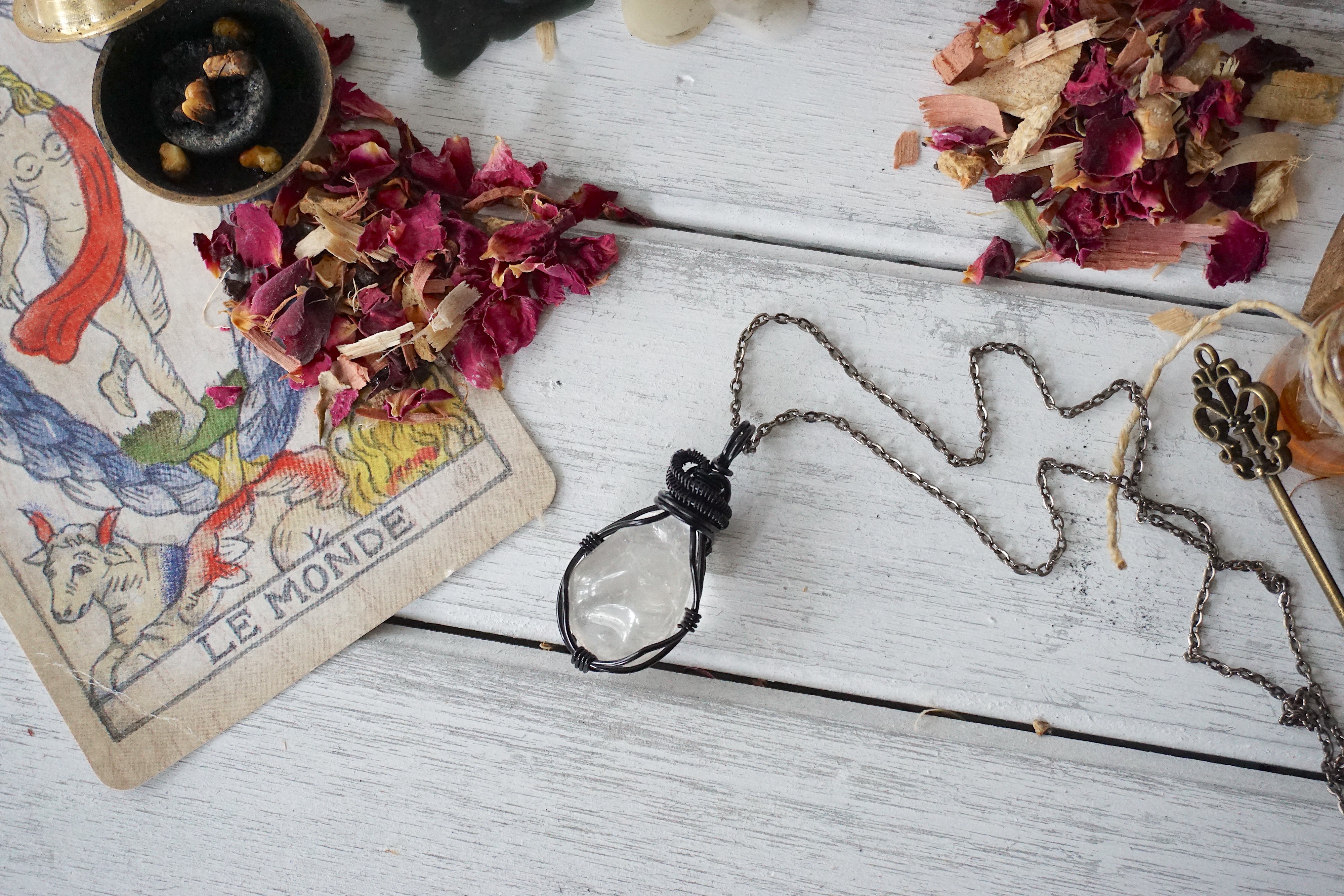 AURA FOUNDATION COLLECTION Clear Quartz Crystal Necklace - Healing Crystal Jewelry for Women, Natural Stone Pendant for Energy & Chakra Balance | Perfect for Meditation, Yoga & Spiritual Gifts