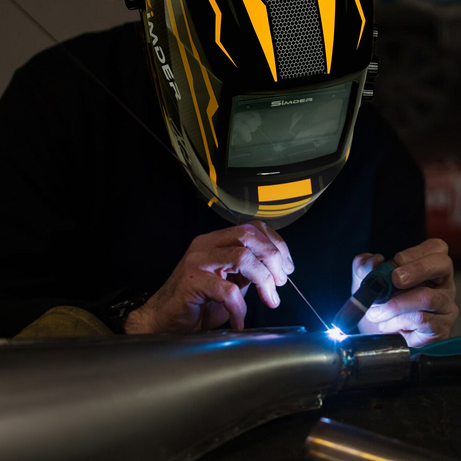 SSimder Auto Darkening True View Welding Helmet RLM 800 B - Professional Solar Powered Welder Mask with Wide Viewing Area for Arc, MIG, TIG Welding - Perfect for DIY Projects, Metal Fabrication & Industrial Use