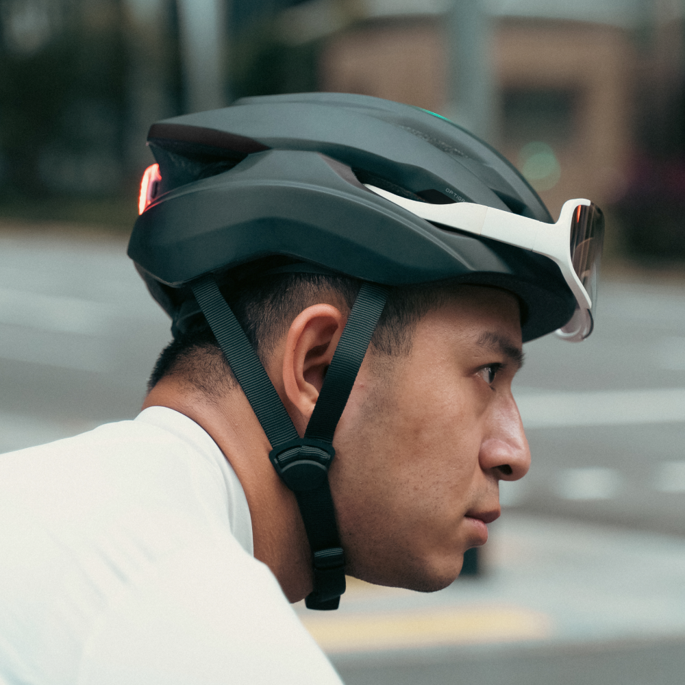 Lumos Ultra Fly 24713759 - Premium LED Bike Helmet for Night Cycling & Commuting - High Visibility, Lightweight & Comfortable for Urban Riders & Outdoor Enthusiasts