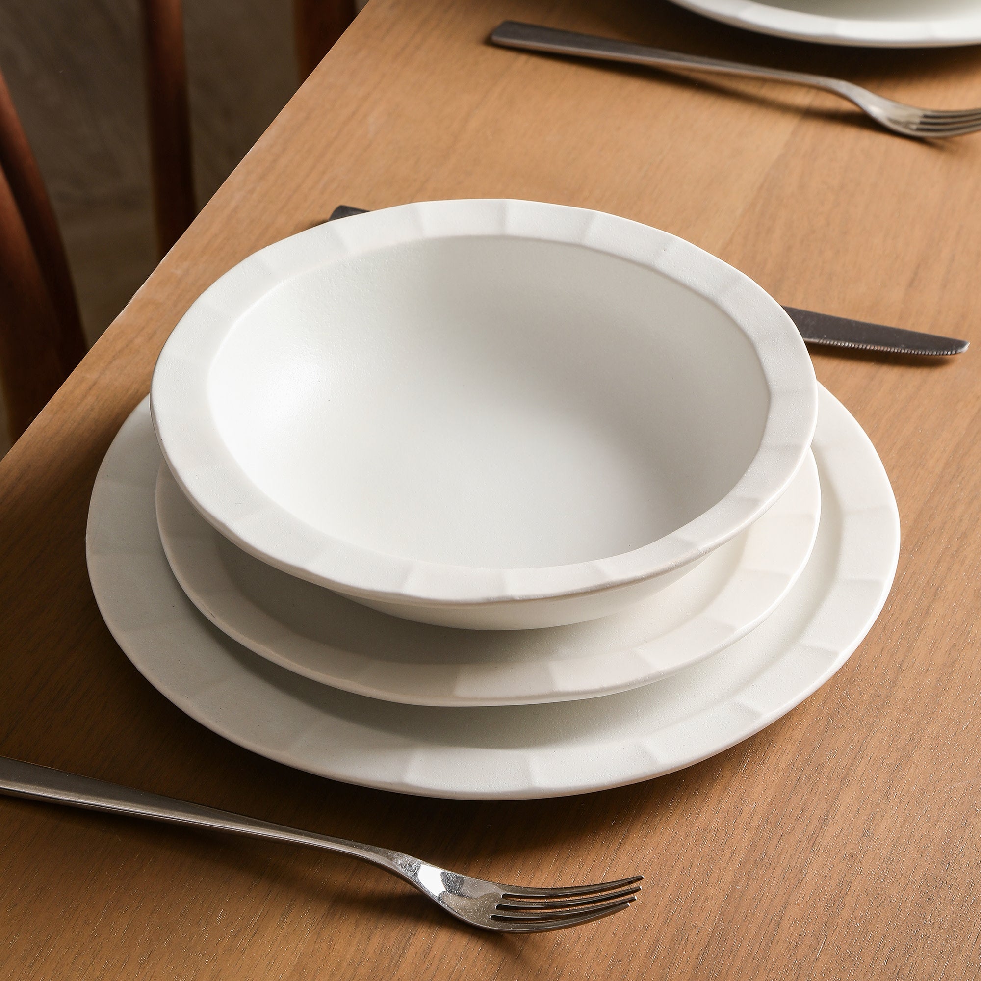 Premium Oasis Stoneware Dinnerware Set - 16-Piece White Porcelain Dinnerware for Everyday & Formal Dining - Elegant Tableware for Family Meals, Dinner Parties & Restaurant Use