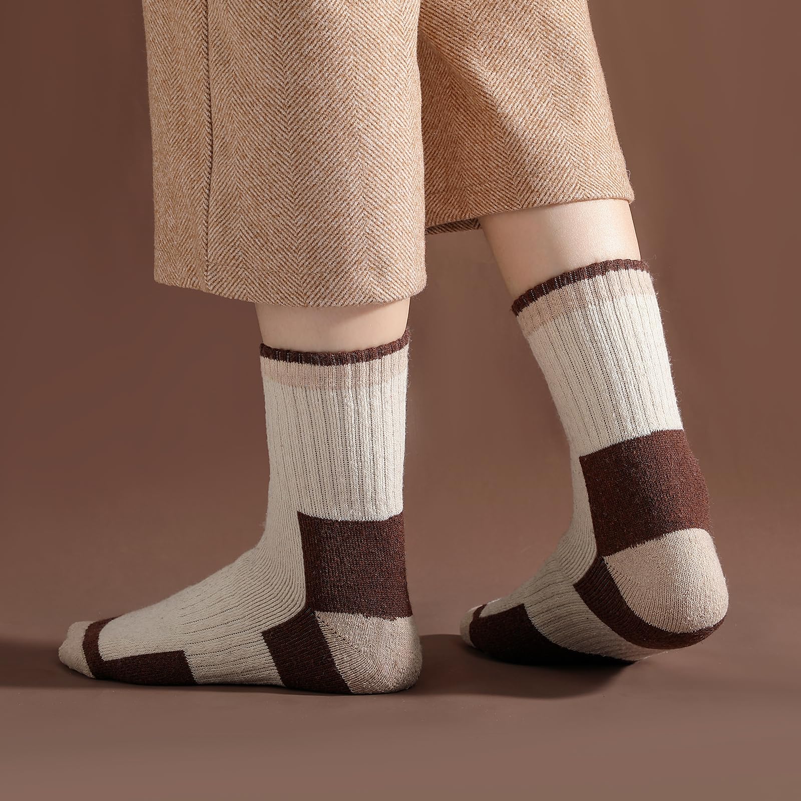 Premium Merino Wool Socks for Men & Women - 4 Pairs Thermal Winter & Hiking Crew Socks - Moisture Wicking, Odor Resistant, Temperature Regulating - Perfect for Outdoor Adventures, Camping & Cold Weather Activities