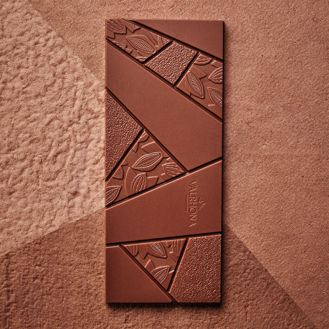 Valrhona Grand Cru Jivara 40% Milk Chocolate Bar - Premium Baking & Gourmet Chocolate for Desserts, Gifts & Professional Chefs