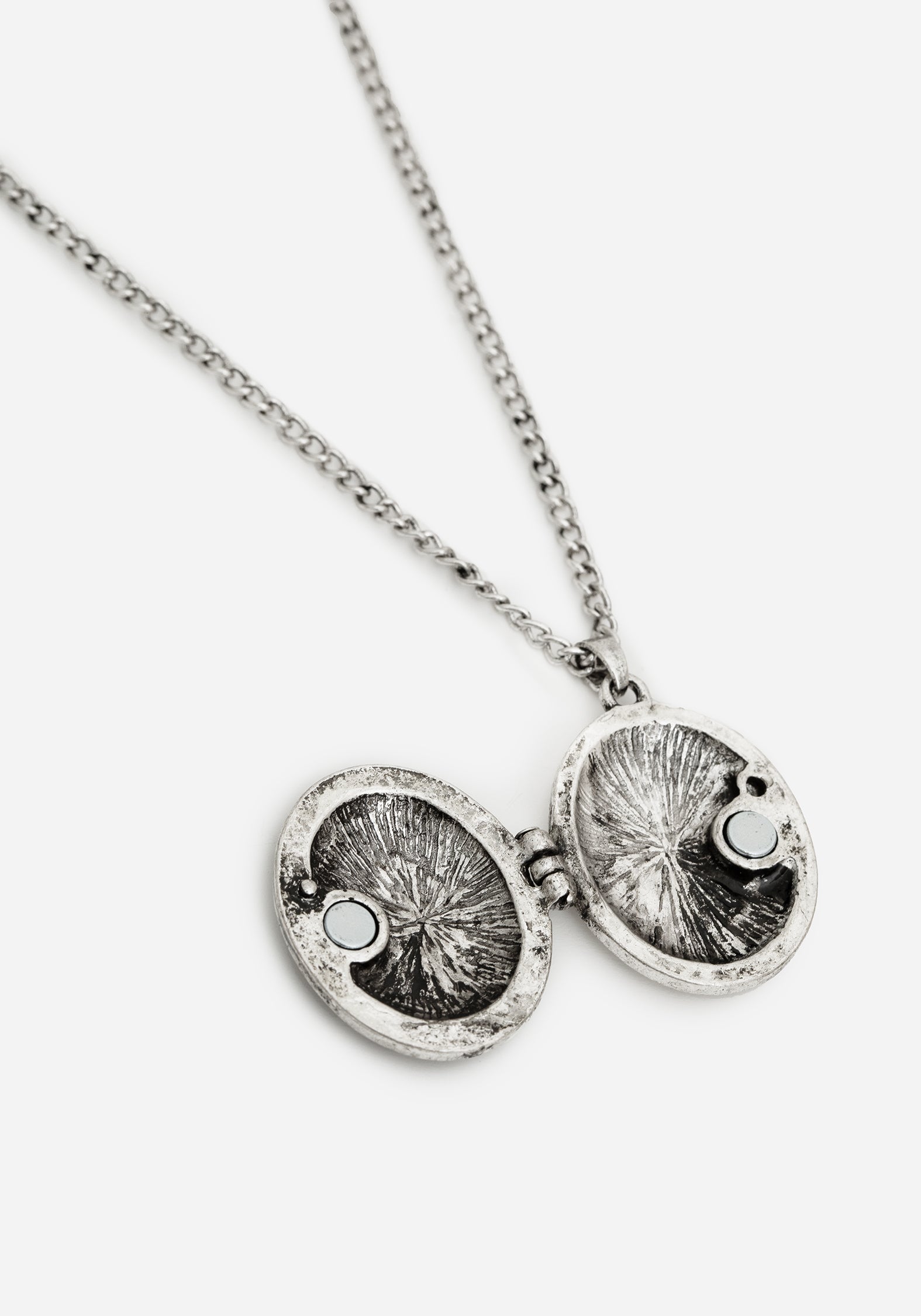 Cerelia Engraved Heart Locket Necklace for Women - Personalized Photo Pendant Jewelry Gift for Mom, Wife, Daughter - Perfect for Anniversaries, Birthdays & Valentine's Day