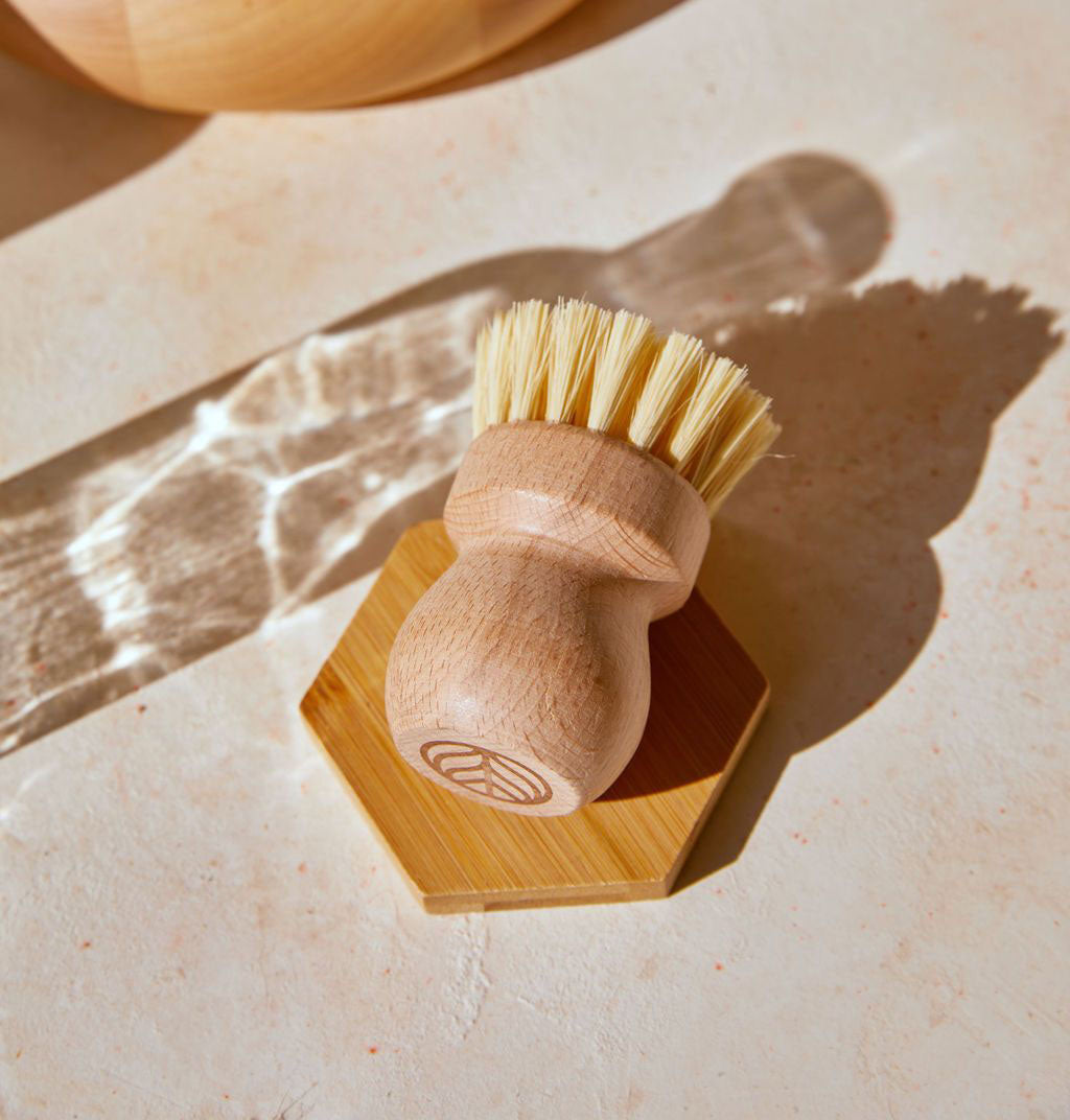 Natural Scrub Brush for Kitchen & Bathroom - Eco-Friendly Cleaning Brush with Wooden Handle for Dishes, Pans & Tiles - Perfect for Deep Cleaning & Stain Removal