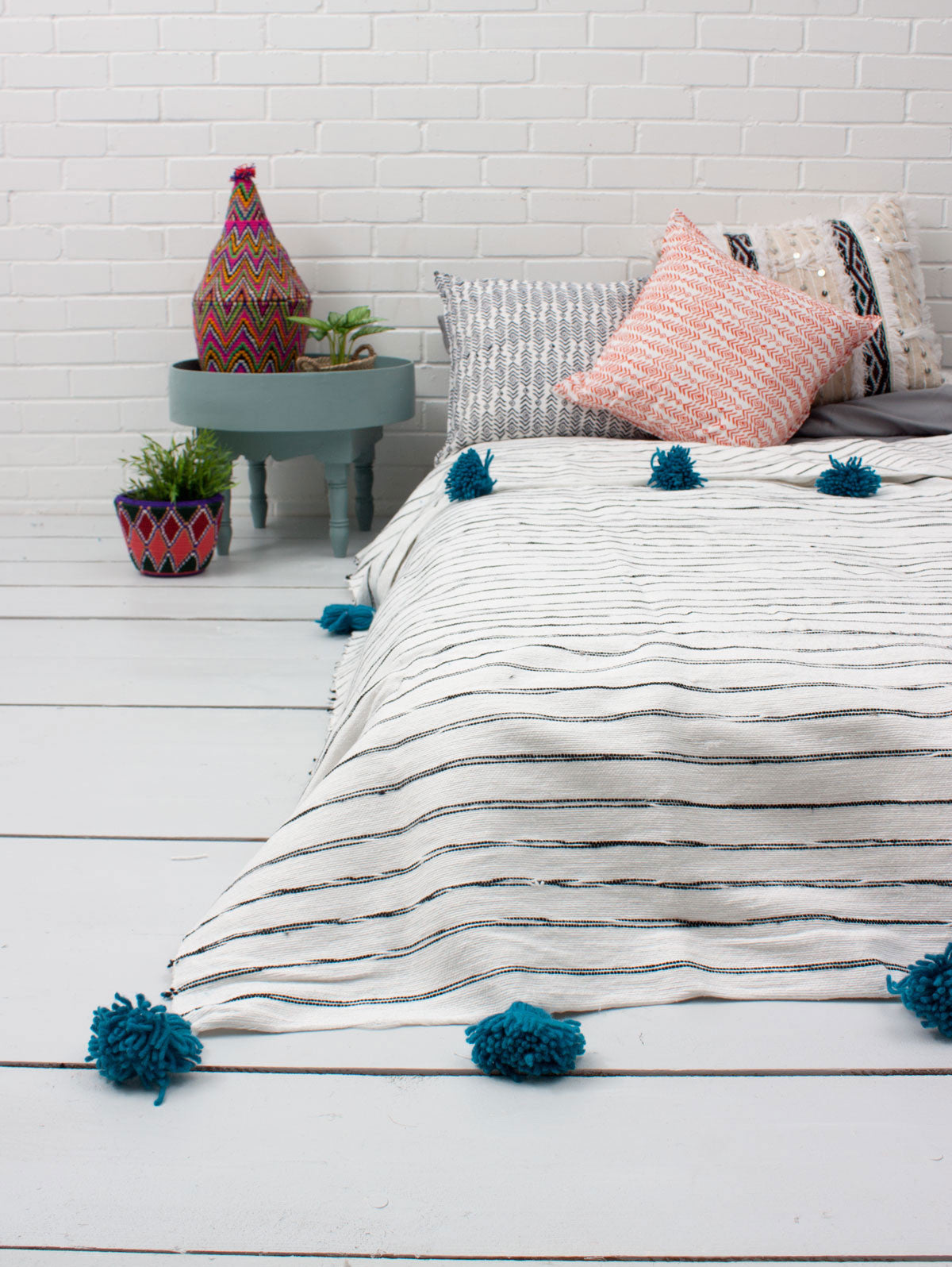 Soft White Cotton Scribble Stripe Blanket - Cozy Throw for Bed, Sofa & Nursery - Perfect for Baby Shower Gifts, Home Decor & Winter Warmth