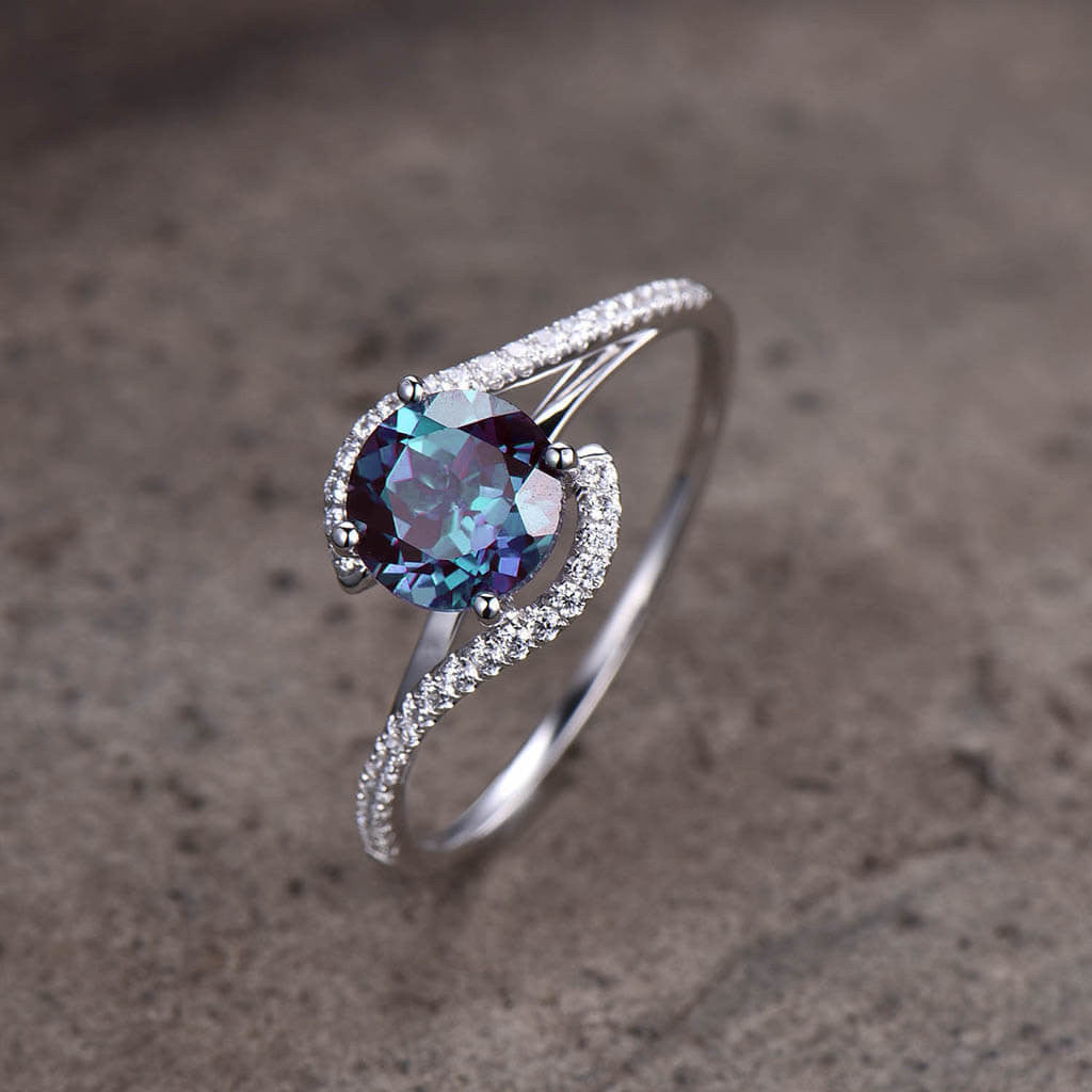 Exquisite 6.5mm Round Alexandrite Ring in 14K/18K Yellow Gold - Elegant Curved Design for Engagement, Anniversary & Special Occasions