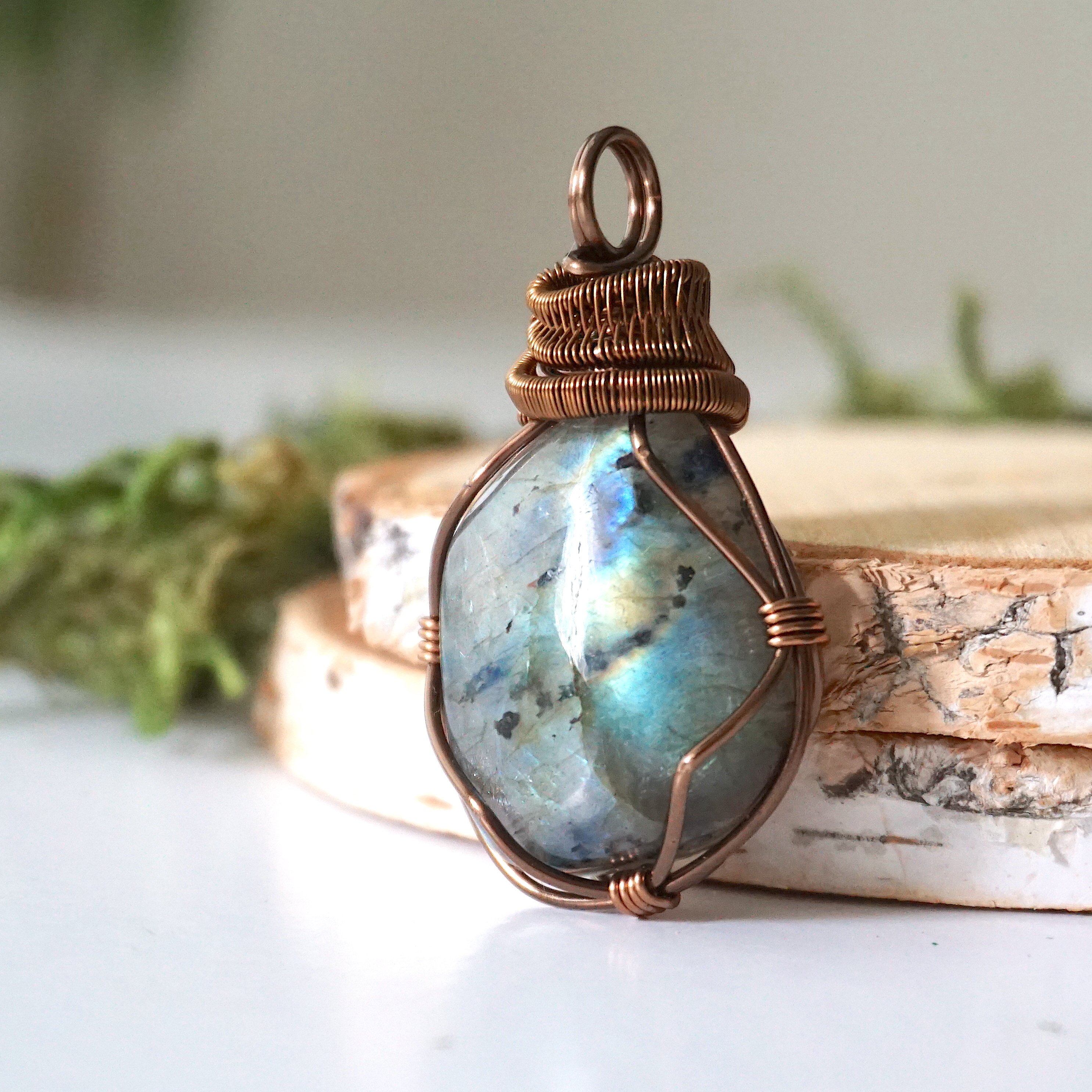 Handmade Labradorite Crystal Necklace in Antique Bronze - Healing Stone Jewelry for Women, Spiritual Protection & Positive Energy | Perfect for Meditation, Yoga & Everyday Wear