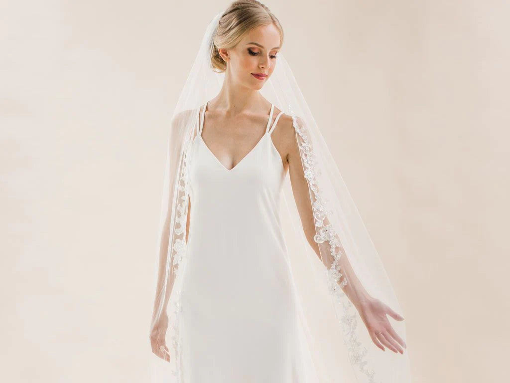 Elegant Lace-Trimmed Rainbow Club Chapel Length Wedding Veil with Rose Design - Perfect for Bridal Ceremonies, Vows & Romantic Photoshoots
