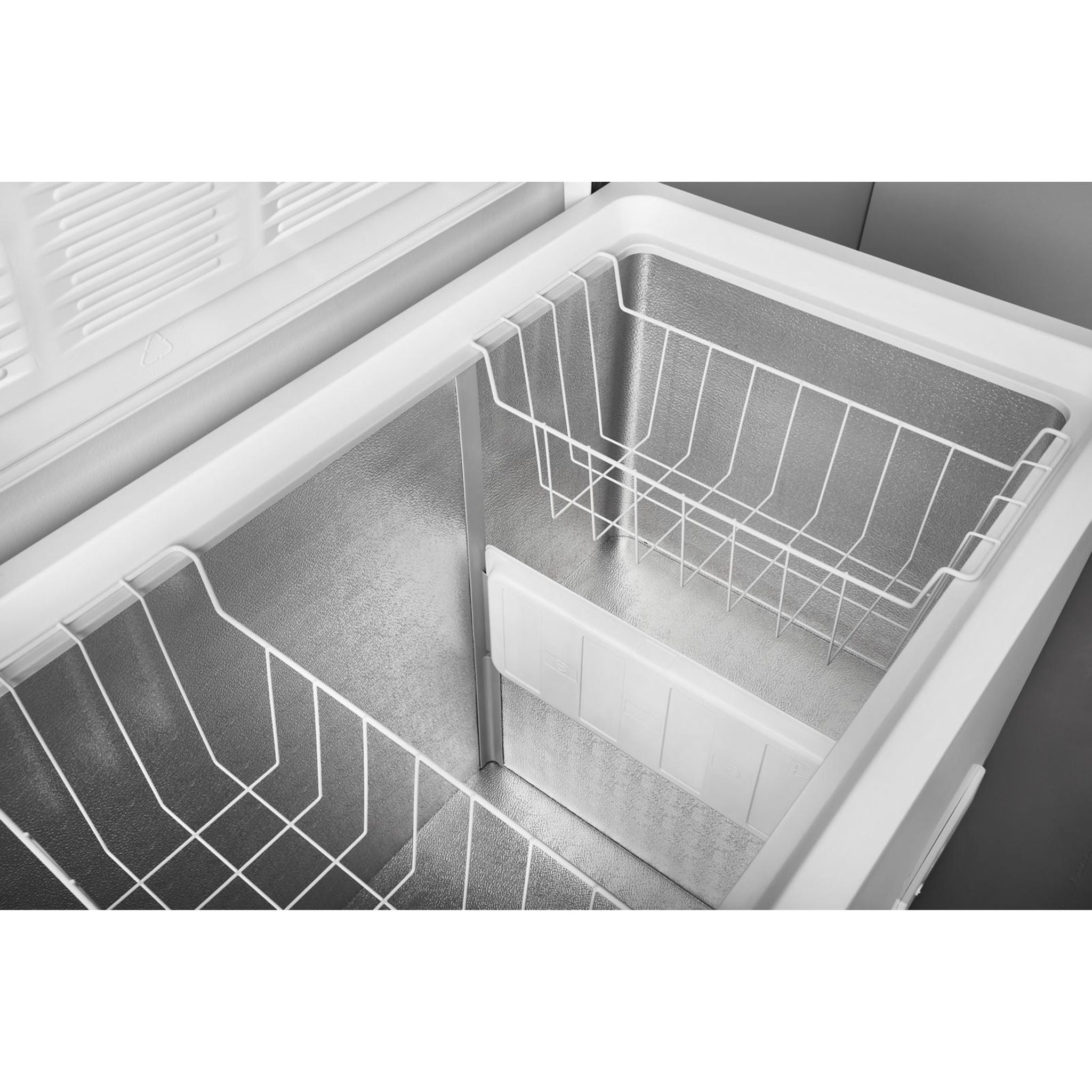 Amana AZC5216LW 7.0 Cu. Ft. Chest Freezer in White - Energy Efficient, Deep Freeze Storage for Home, Garage, or Basement - Perfect for Bulk Food, Meat, and Frozen Goods
