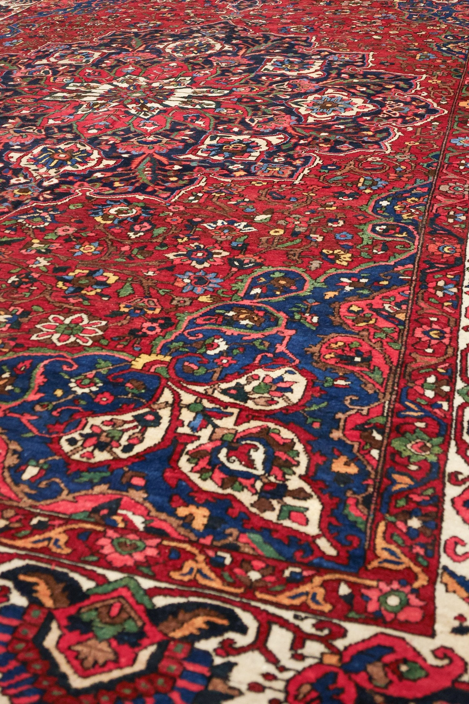 Vintage Bakhtiari Handwoven Tribal Rug - Authentic Persian Tribal Design, J70042 - Perfect for Boho Home Decor, Living Room, Bedroom & Office