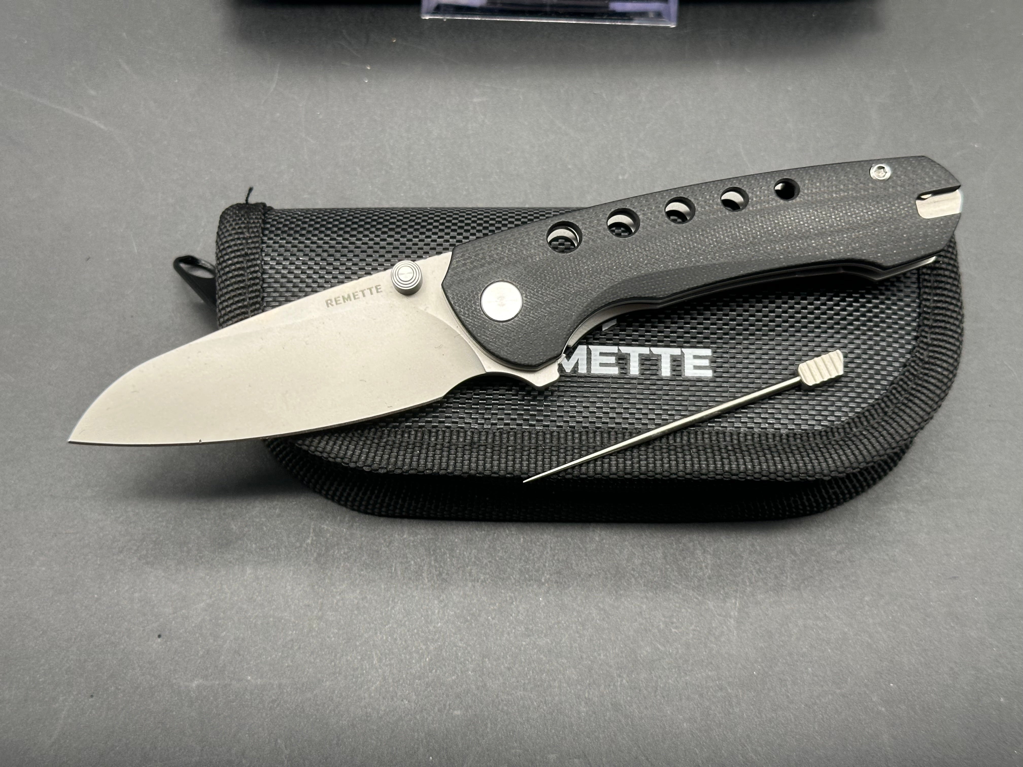 REMETTE BEE Folding Pocket Knife - Black G10 Handle, 14C28N Steel Drop Point Blade, Plain Edge with Sandblast Finish - EDC, Camping, Hiking & Outdoor Survival Tool