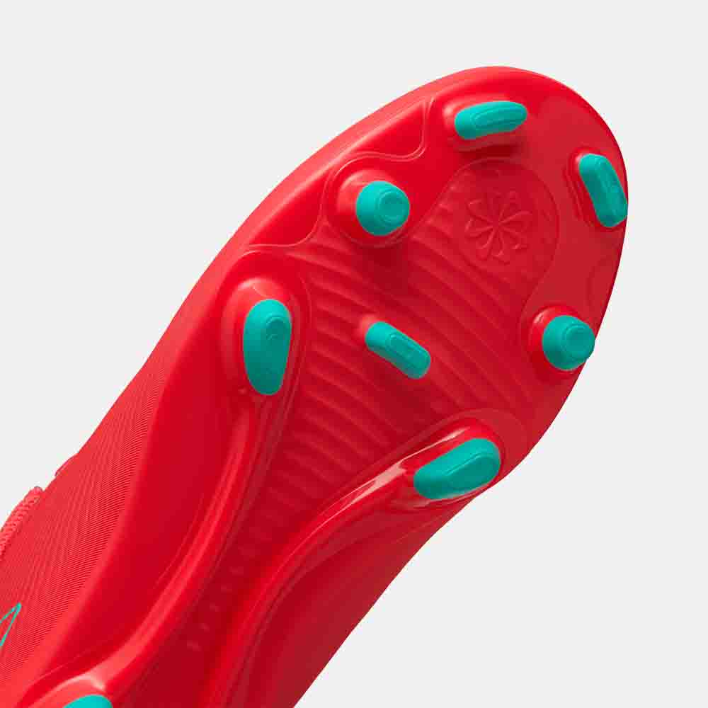Nike Kids' Mercurial Vapor 16 Club Soccer Cleats - Lightweight Football Shoes for Youth Players - Perfect for Training & Matches on Artificial Turf & Grass Fields