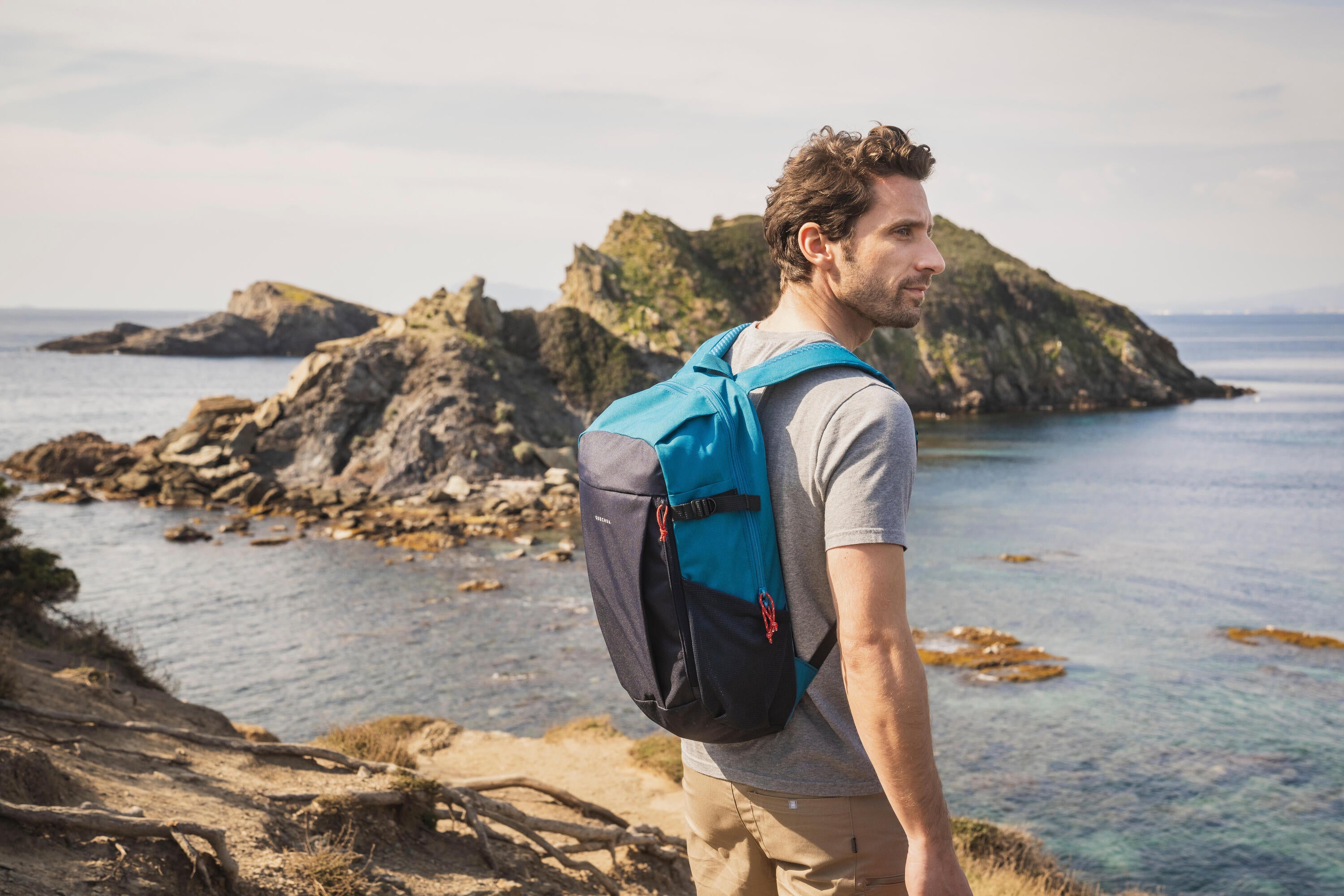 Quechua NH Arpenaz 100 20L Lightweight Hiking Backpack - Water-Resistant Daypack for Outdoor Camping, Travel & Trekking