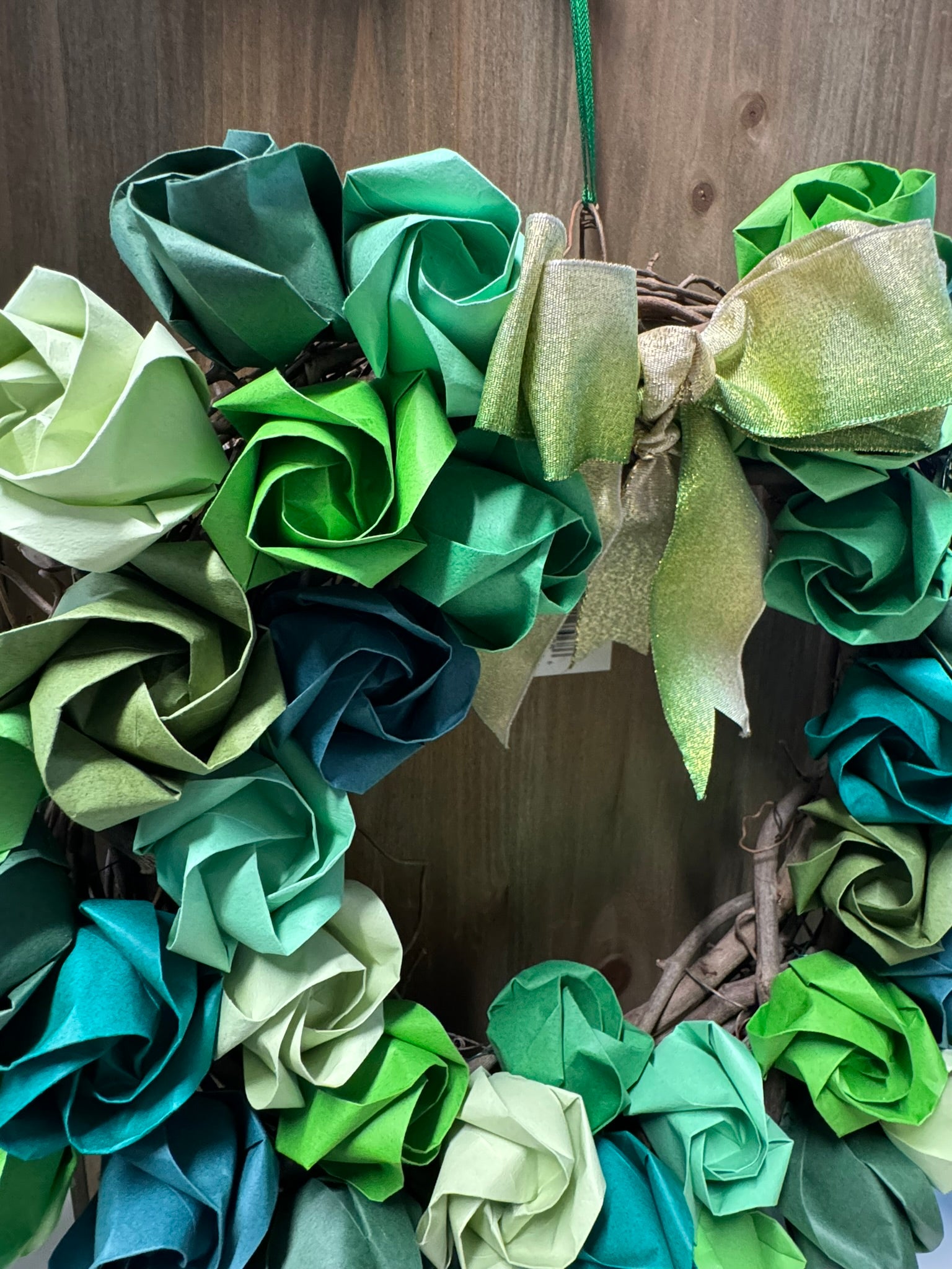 Handmade Origami Rose Wreath - Elegant Green Paper Flower Wall Decor for Home, Wedding, Party & Gift Giving