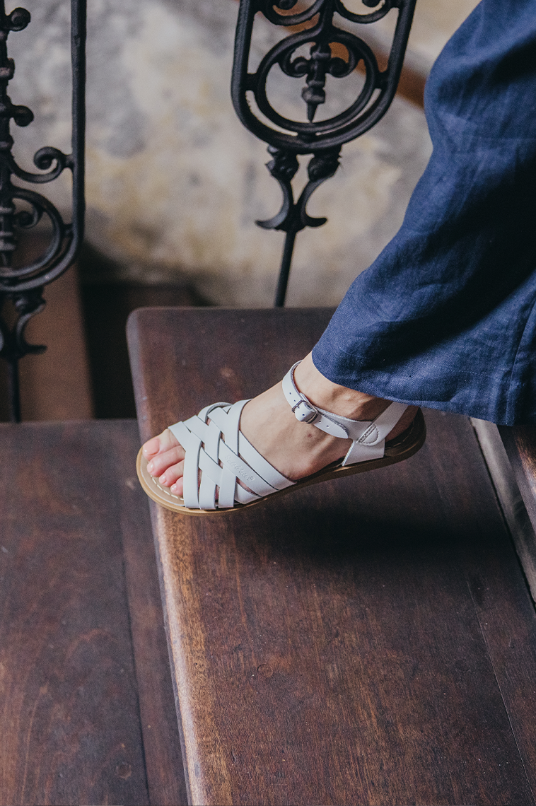 Vintage Saltwater Sandals for Women - Classic Retro Beach Footwear for Summer, Travel & Casual Outfits