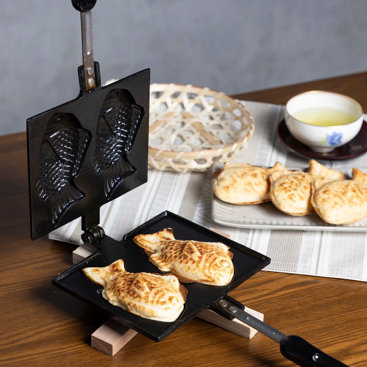 Iwachu Nambu Cast Iron Taiyaki Pan - Traditional Japanese Fish-Shaped Waffle Maker for Homemade Desserts | Perfect for Red Bean Paste, Custard & Sweet Fillings | Great for Home Baking, Tea Parties & Japanese Cultural Events