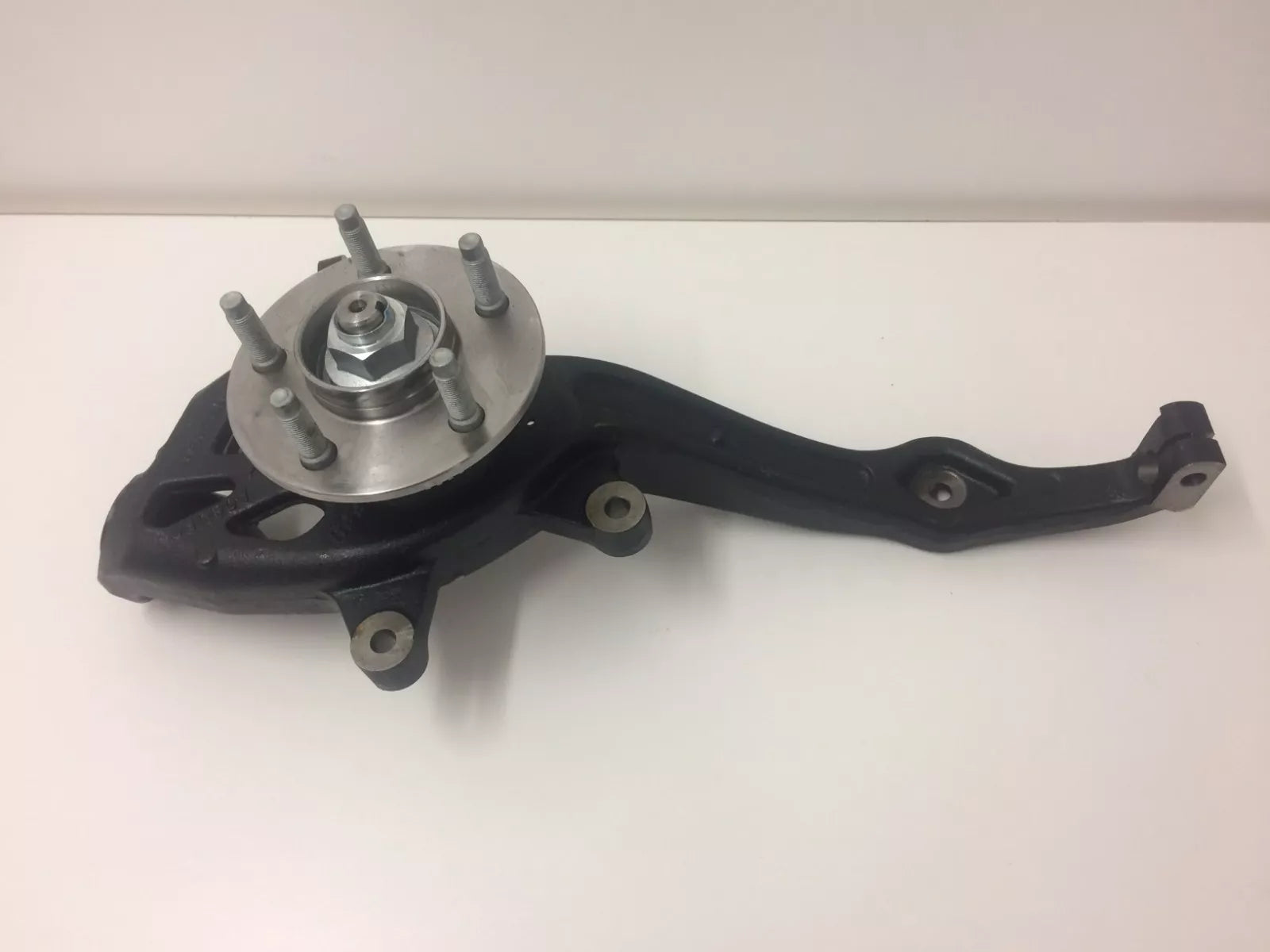 Genuine Ford Territory Front Left RWD Knuckle Hub Bearing Ball Joint Assembly - Replacement Part for Smooth Ride & Enhanced Vehicle Performance - Perfect for Off-Roading, Daily Commuting & Long-Distance Travel