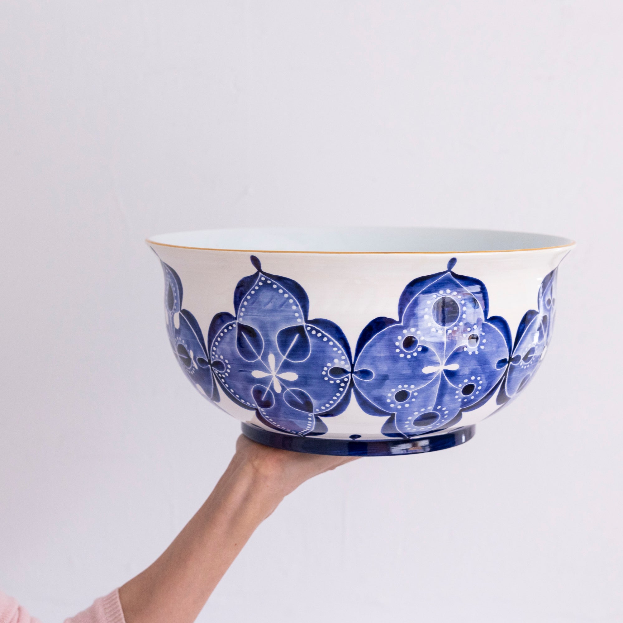 Elegant Arabesque Fruit Bowl - Handcrafted Ceramic Serving Bowl for Fresh Fruits, Snacks & Decor - Perfect for Dining Table, Kitchen Counter & Party Display