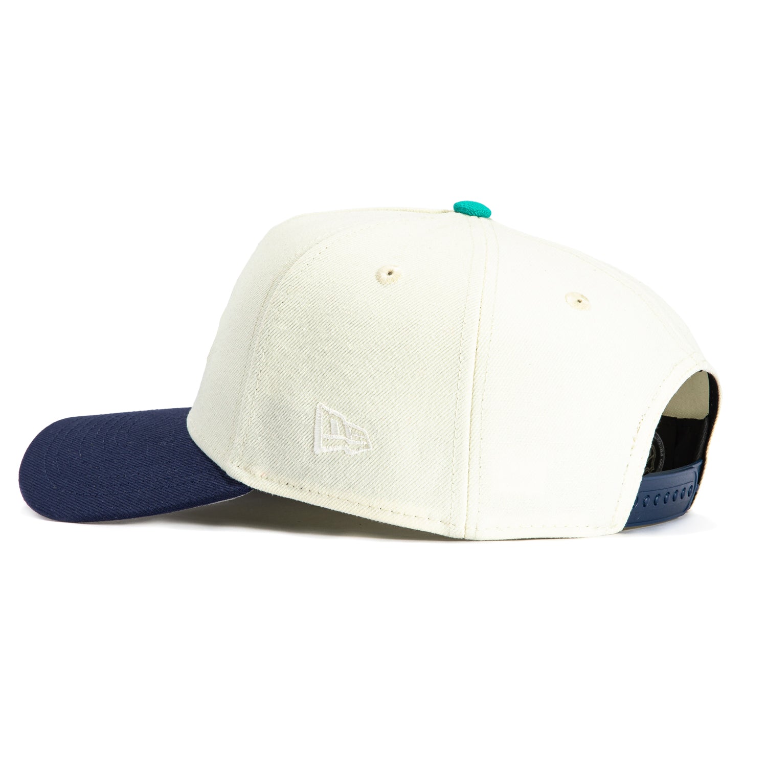 New Era 9Forty A-Frame Snapback Hat - New York Islanders Official Logo - White & Navy Baseball Cap for Men & Women - Perfect for Sports Games, Streetwear & Casual Outfits