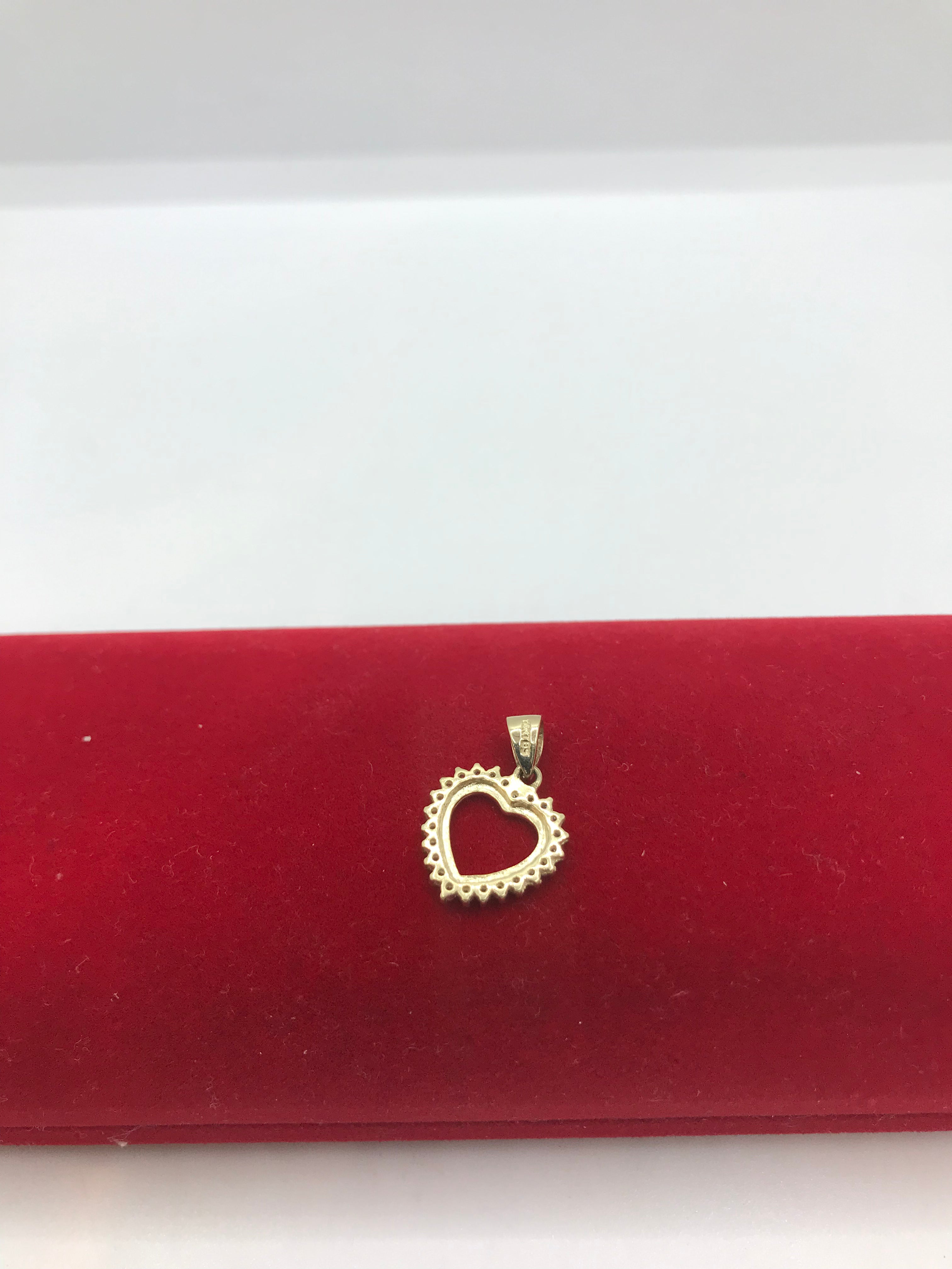 10K Gold Heart Pendant Necklace for Women - Dainty & Elegant Jewelry Gift for Valentine's Day, Anniversary, or Birthday - Perfect for Everyday Wear & Special Occasions