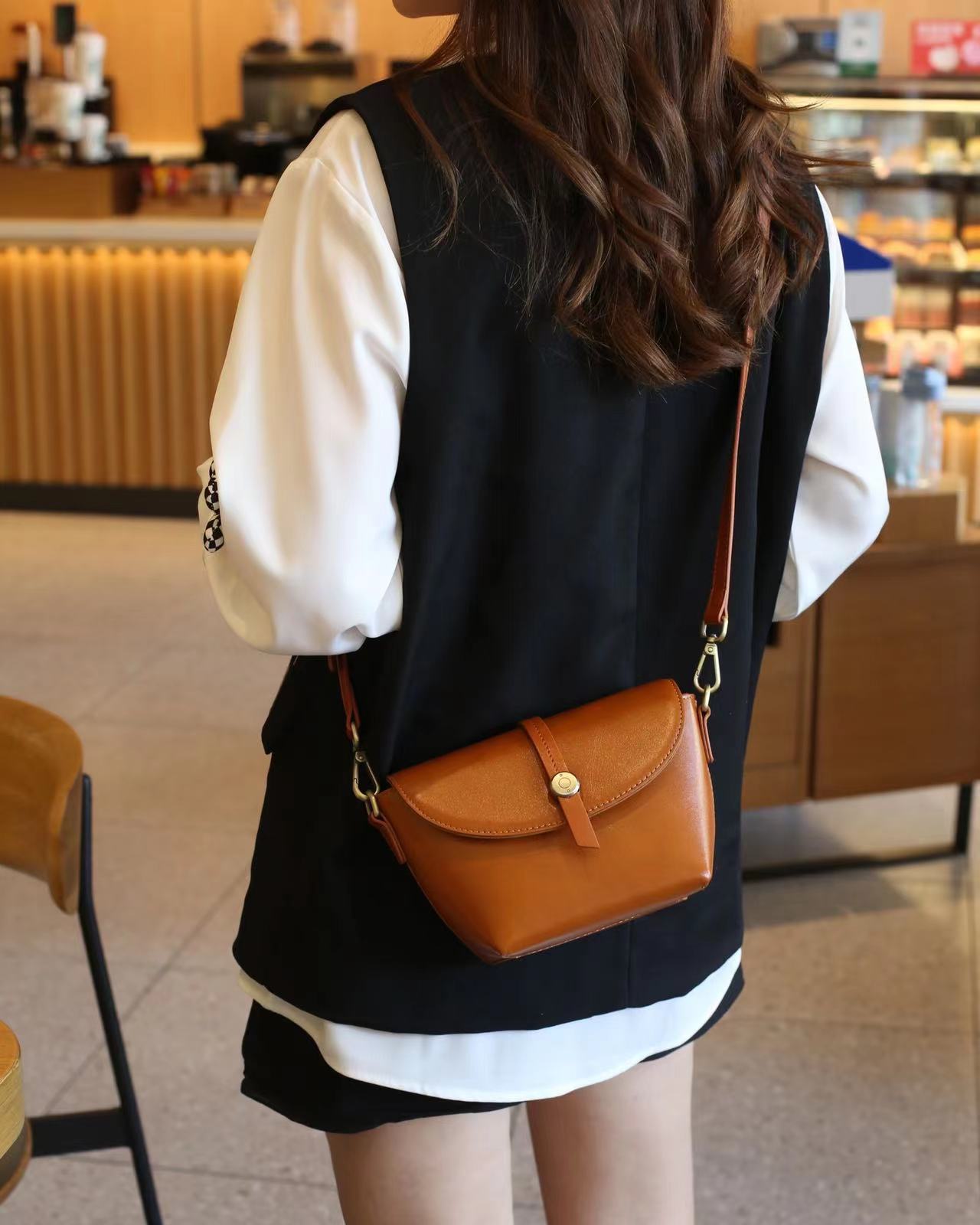Stylish Mini Shell Crossbody Bag for Women - Trendy Small Shoulder Purse - Perfect for Parties, Travel & Everyday Use