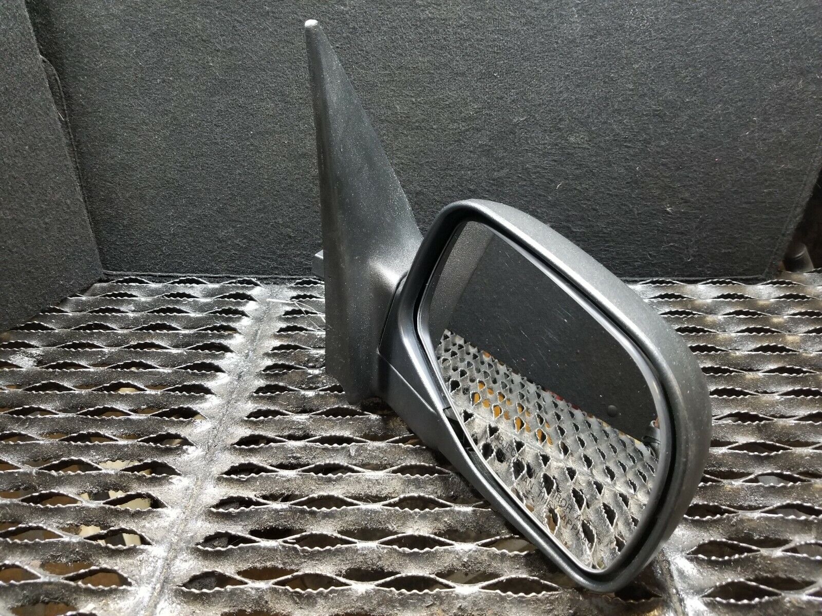 2005 Mercury Mountaineer Passenger Side Right Door Mirror OEM #115 - Replacement for Broken or Damaged Mirrors, Perfect for DIY Car Repairs