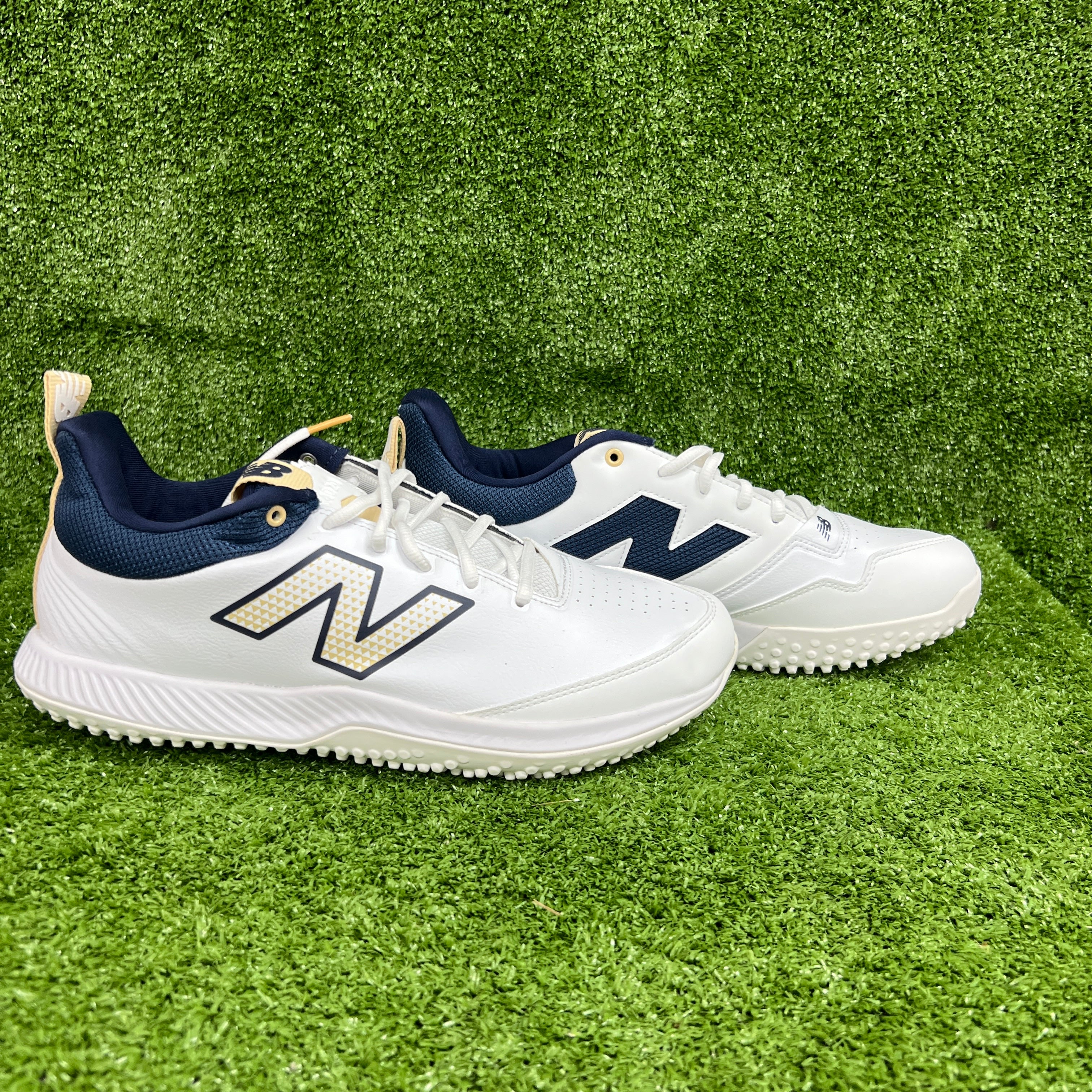 New Balance CK4020 N5 Cricket Shoes - Lightweight & Durable for Cricket Matches & Training - Perfect for Professional Players & Sports Enthusiasts