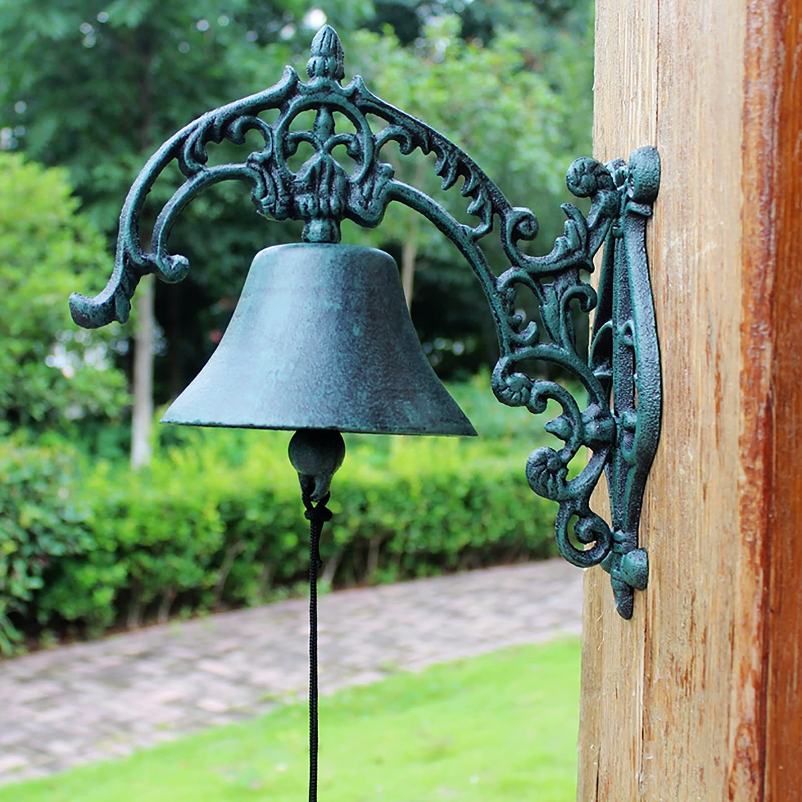 **Heavy Duty Cast Iron Wall Mounted Dinner Bell - Classic Garden, Patio, Villa & Cafe Decor - Indoor/Outdoor Use with 3 Screws - Perfect for Farmhouse, Restaurants & Outdoor Gatherings**