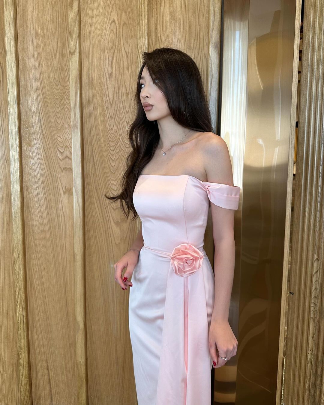 Elegant Off-the-Shoulder Pink Long Prom Dress for Formal Evening Party - J3572 | Perfect for Homecoming, Prom Night, and Special Occasions
