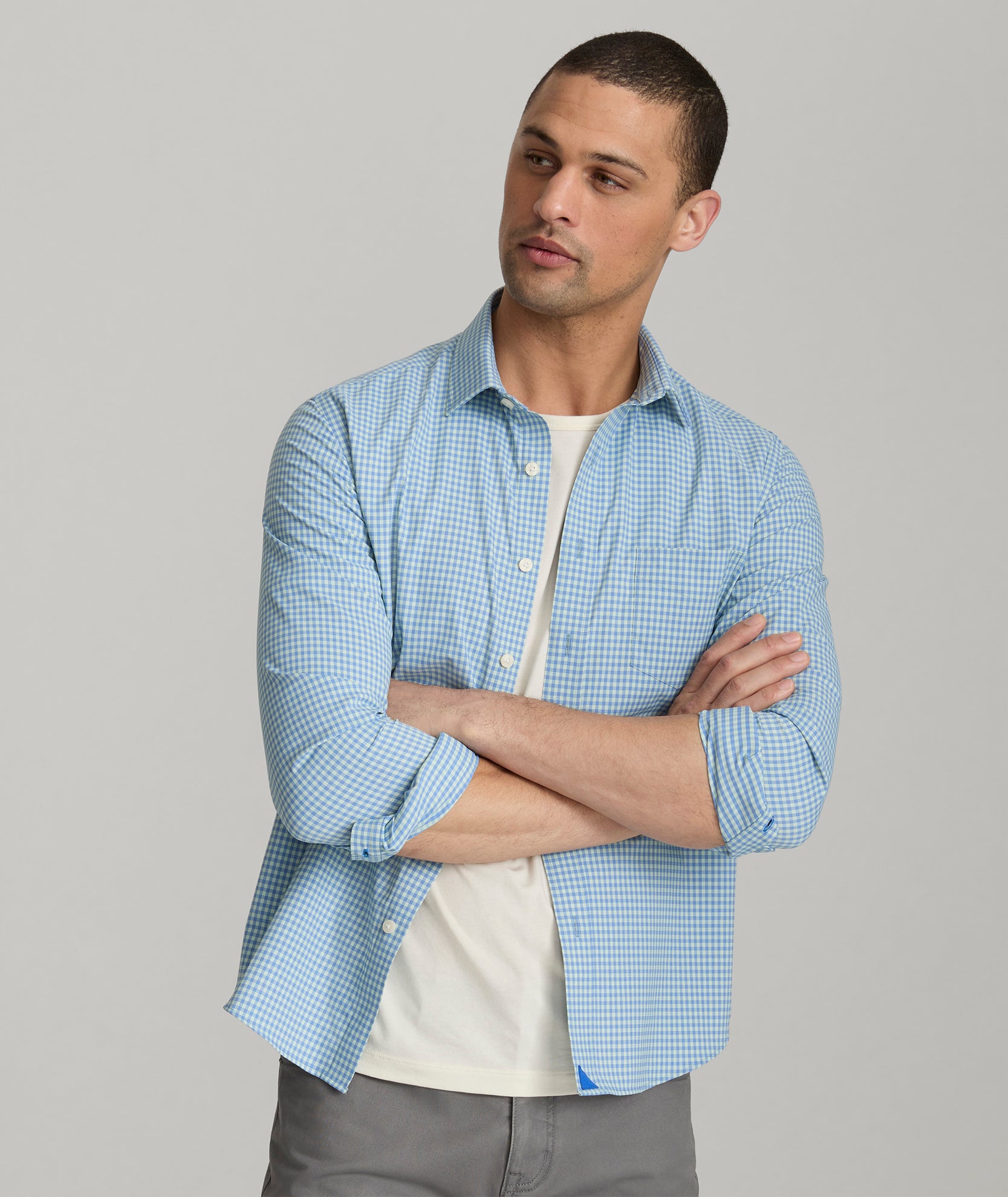High-Performance Moisture-Wicking Shirt with Convenient Chest Pocket - Ideal for Running, Gym Workouts & Outdoor Activities