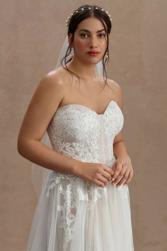 Willowby by Watters Jaislyn Wedding Gown - Elegant Lace Bridal Dress for Romantic Ceremonies & Formal Events