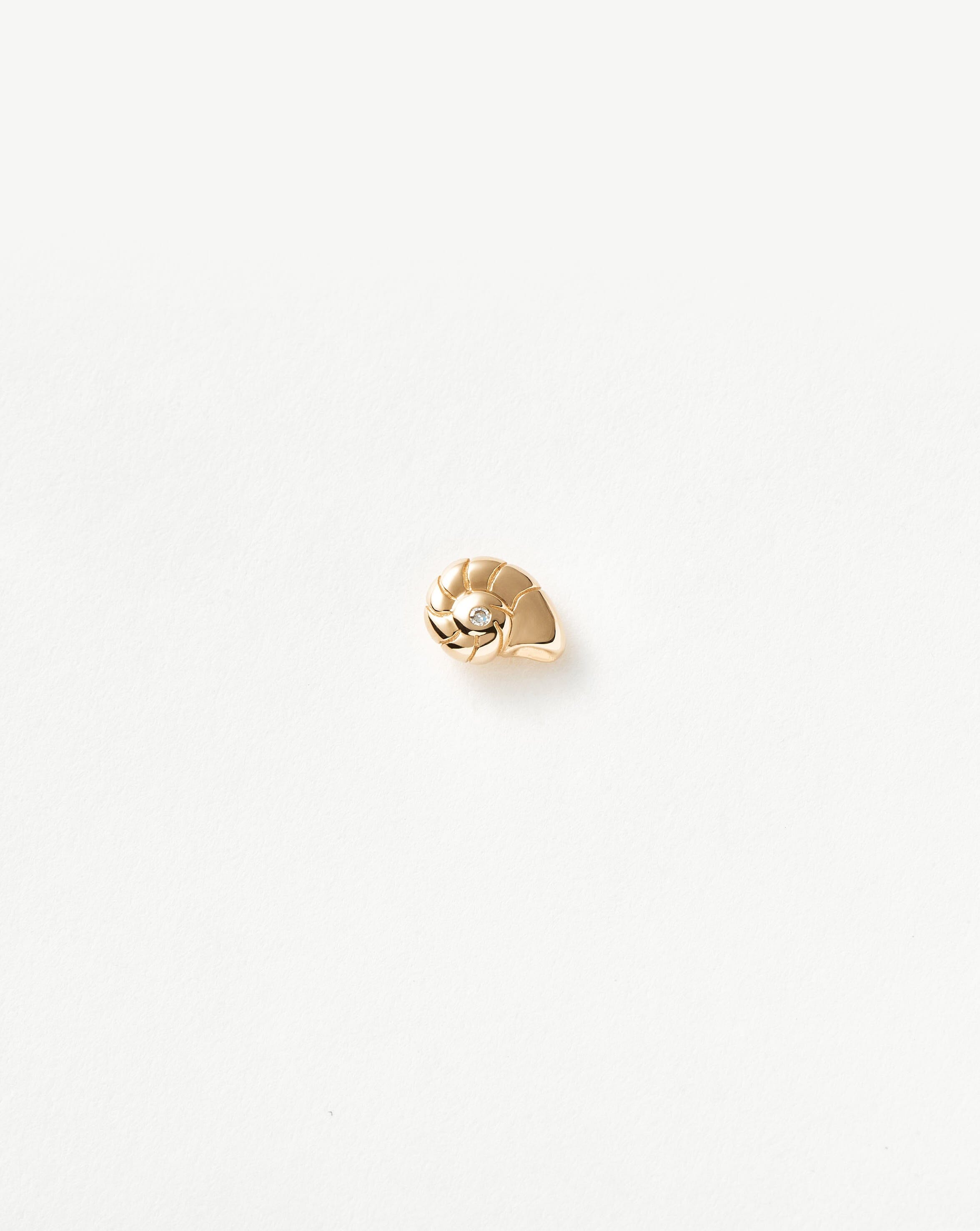 Exquisite Diamond Shell Single Stud Earrings for Women - 14K Gold Plated Elegant Jewelry - Perfect for Weddings, Parties & Everyday Wear