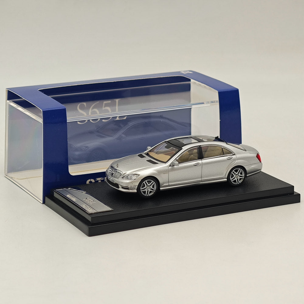 1/64 Scale Mercedes-Benz S65L V12 Silver Sedan Diecast Model Car - Collectible Sports Car Toy for Display, Gifts & Racing Scenes