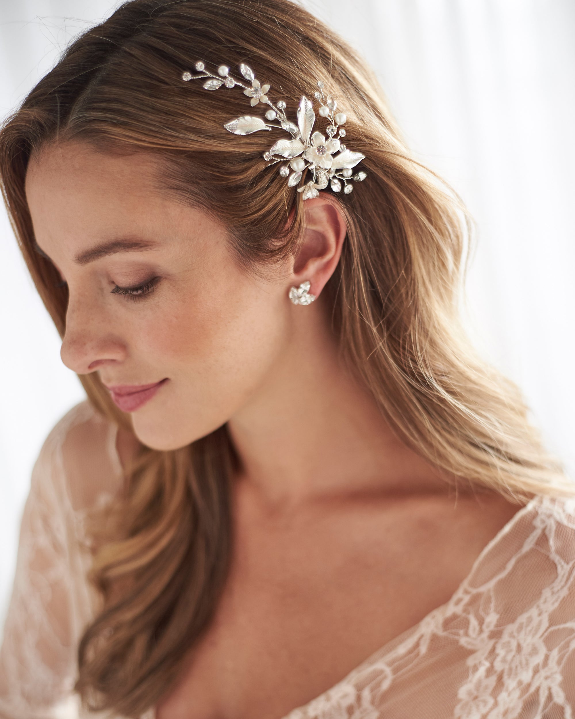 Elegant Petite Pearl & Floral Hair Clip for Women - Delicate Hair Accessories for Bridal, Wedding, Party & Everyday Wear