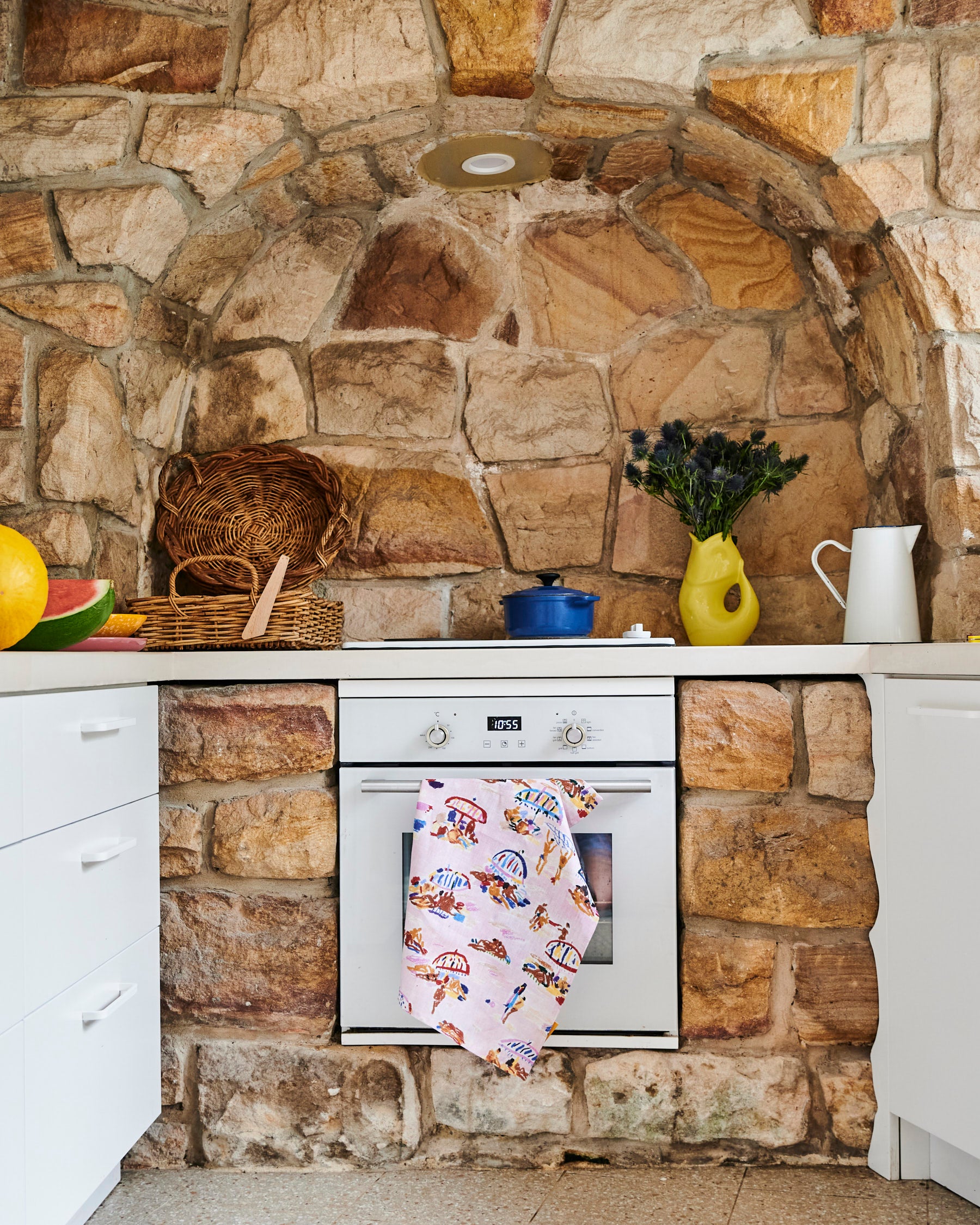 Kip&Co x Ken Done Beach Days Linen Tea Towel - Premium Absorbent Kitchen Towel for Drying Dishes, Cleaning & Decor - Perfect for Beach Picnics, Coastal Home Decor & Australian-Inspired Gifts