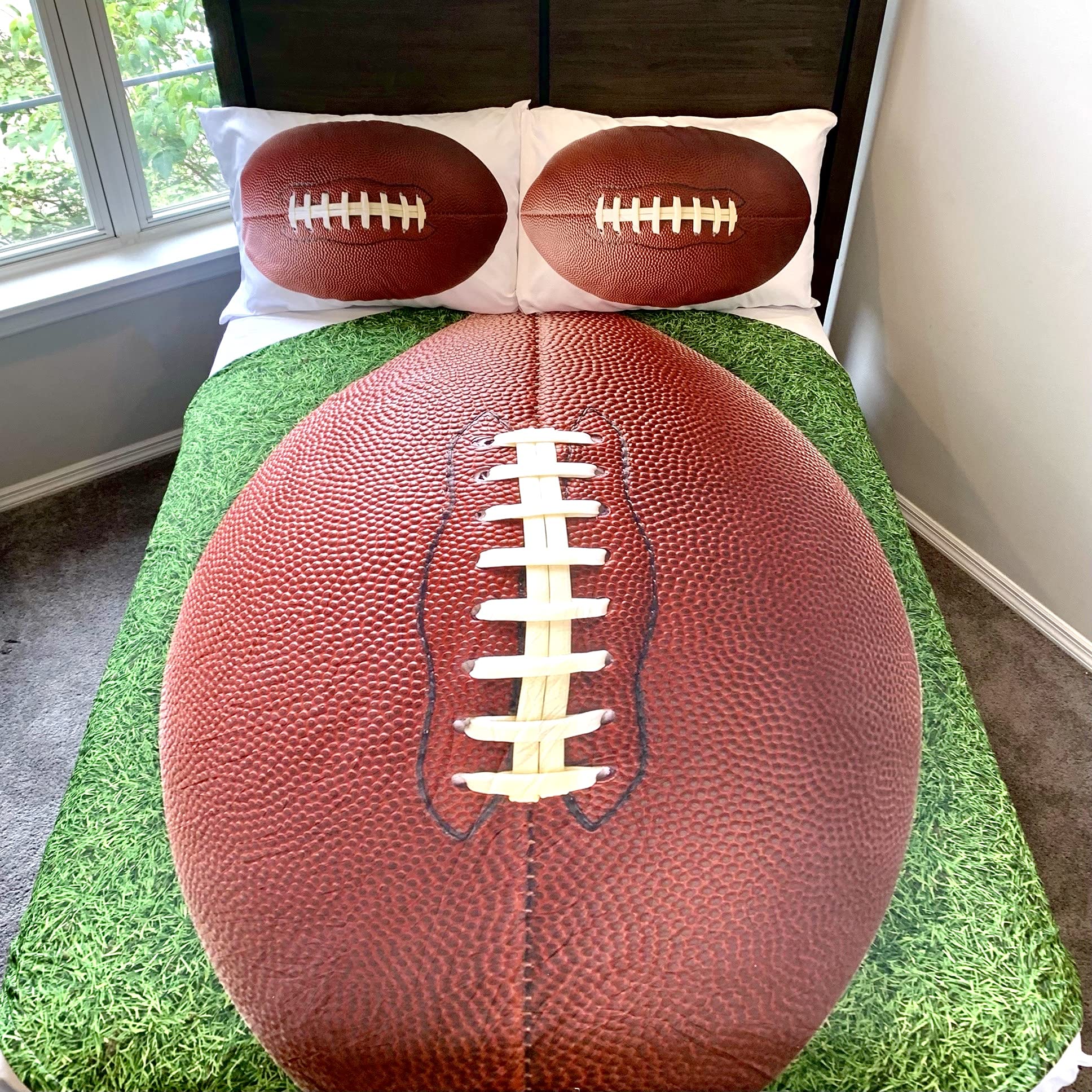 5-Piece Kids Football Themed Full Bed Set - Round Comforter, 2 Pillowcases, Sheet Set & Super Soft Microfiber Flannel Blanket | Perfect for Boys' Bedroom, Sports Theme Decor & Cozy Sleep
