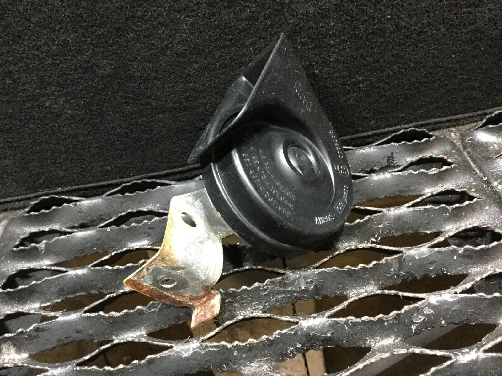 Ford Escape High & Low Note Tone Horn Pair OEM Replacement (2001-2007) - Perfect for Enhanced Vehicle Safety & Custom Sound Upgrade