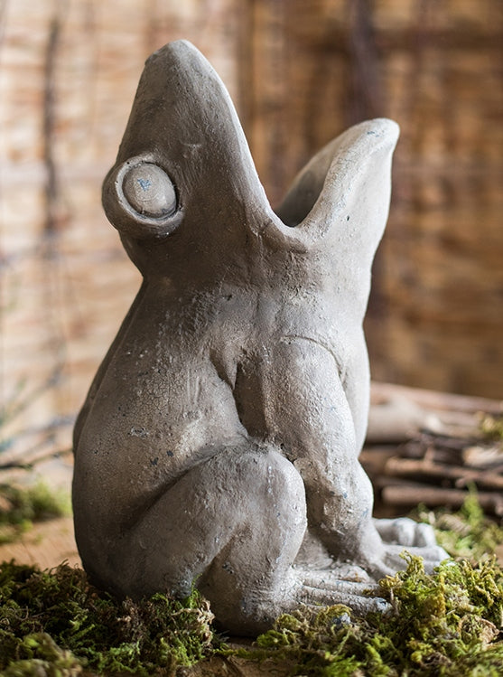 Unique Frog Flower Pot for Garden Decor - Cute Frog Statue, Modern Animal Sculpture for Outdoor Gardens, Creative Villa & Patio Decorating Ideas - Perfect for Backyard, Lawn & Landscape Design