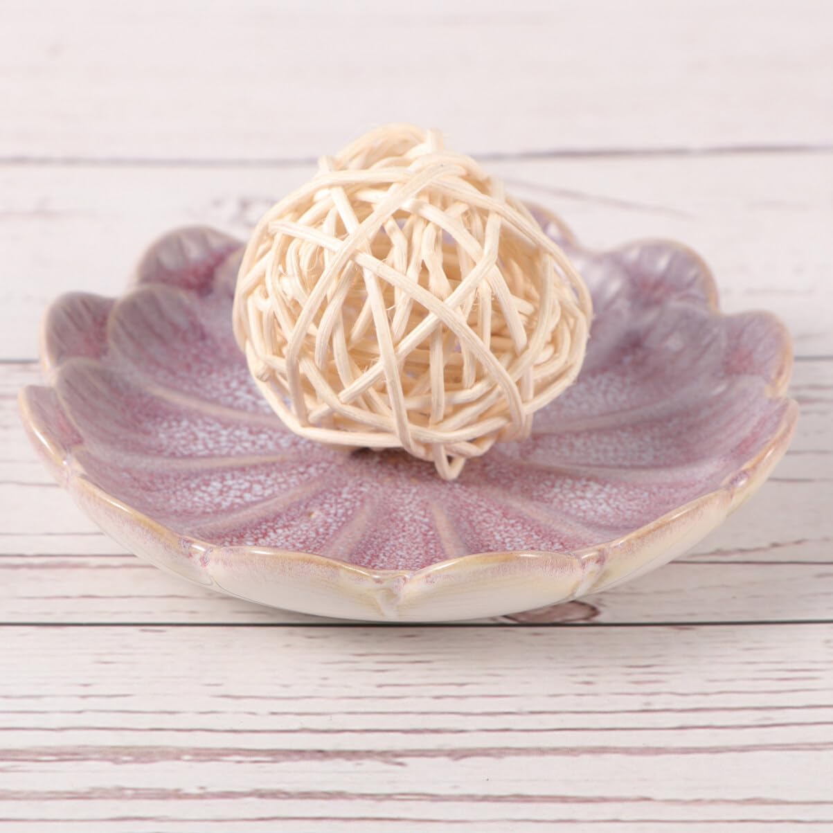 Amosfun 3pcs Ceramic Dipping Dishes - Flower Shaped Mini Sauce Plates for Sushi, Salad & Dessert