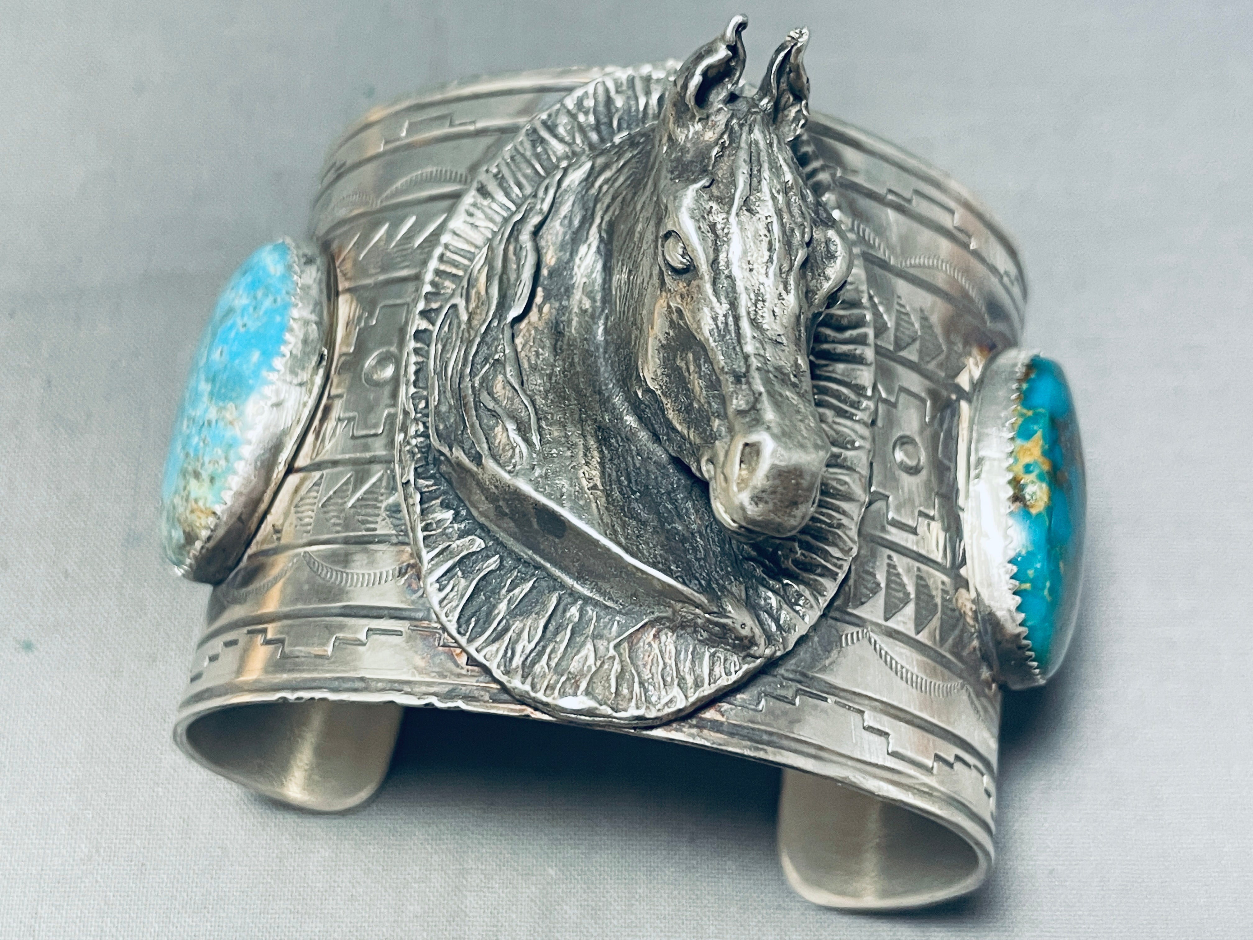 168g Native American Navajo Turquoise Sterling Silver Horse Portrait Bracelet - Handmade Southwest Jewelry for Women, Boho Chic Accessories for Casual & Festival Wear