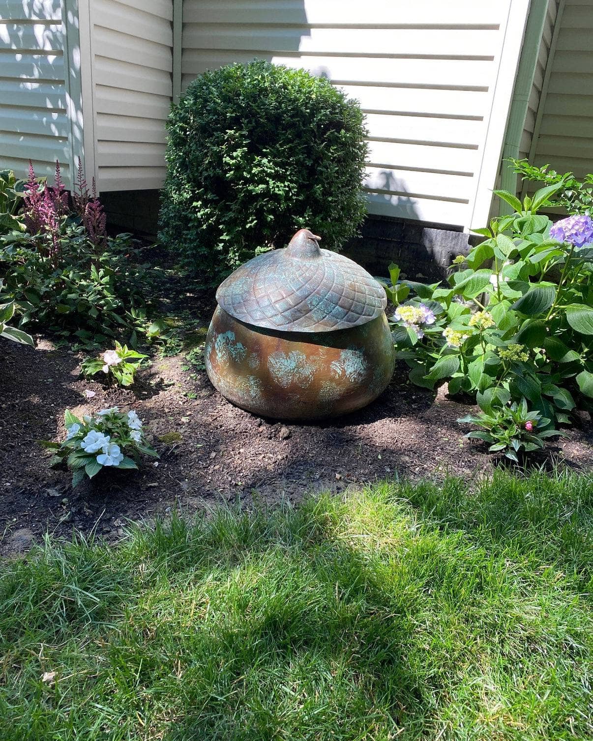 Acorn Garden Hose Pot - Decorative Outdoor Hose Holder for Yard, Lawn & Garden Storage - Perfect for Organizing Water Hoses in Backyard, Patio & Garage