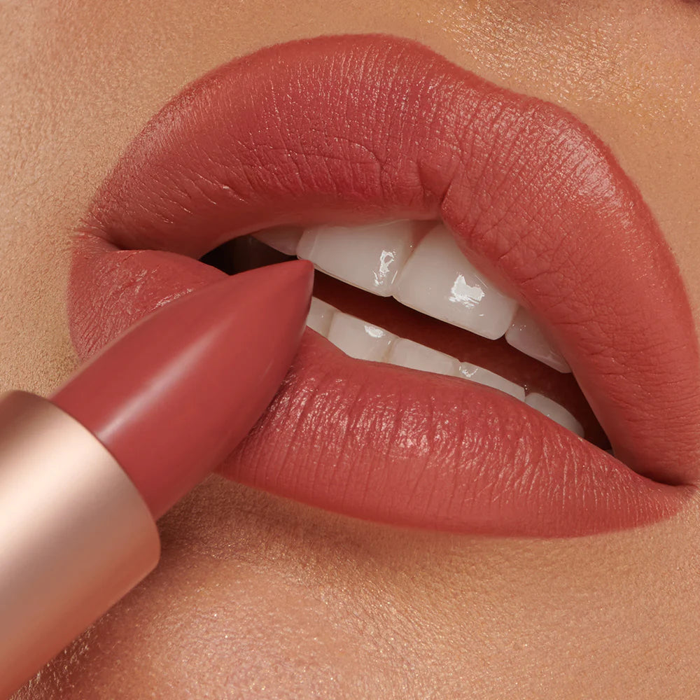Anna Marti Cosmetics Velvet Matte Lipstick - Long Lasting, Hydrating Liquid Lipstick with Rich Pigment - Perfect for Date Night, Parties & Everyday Wear