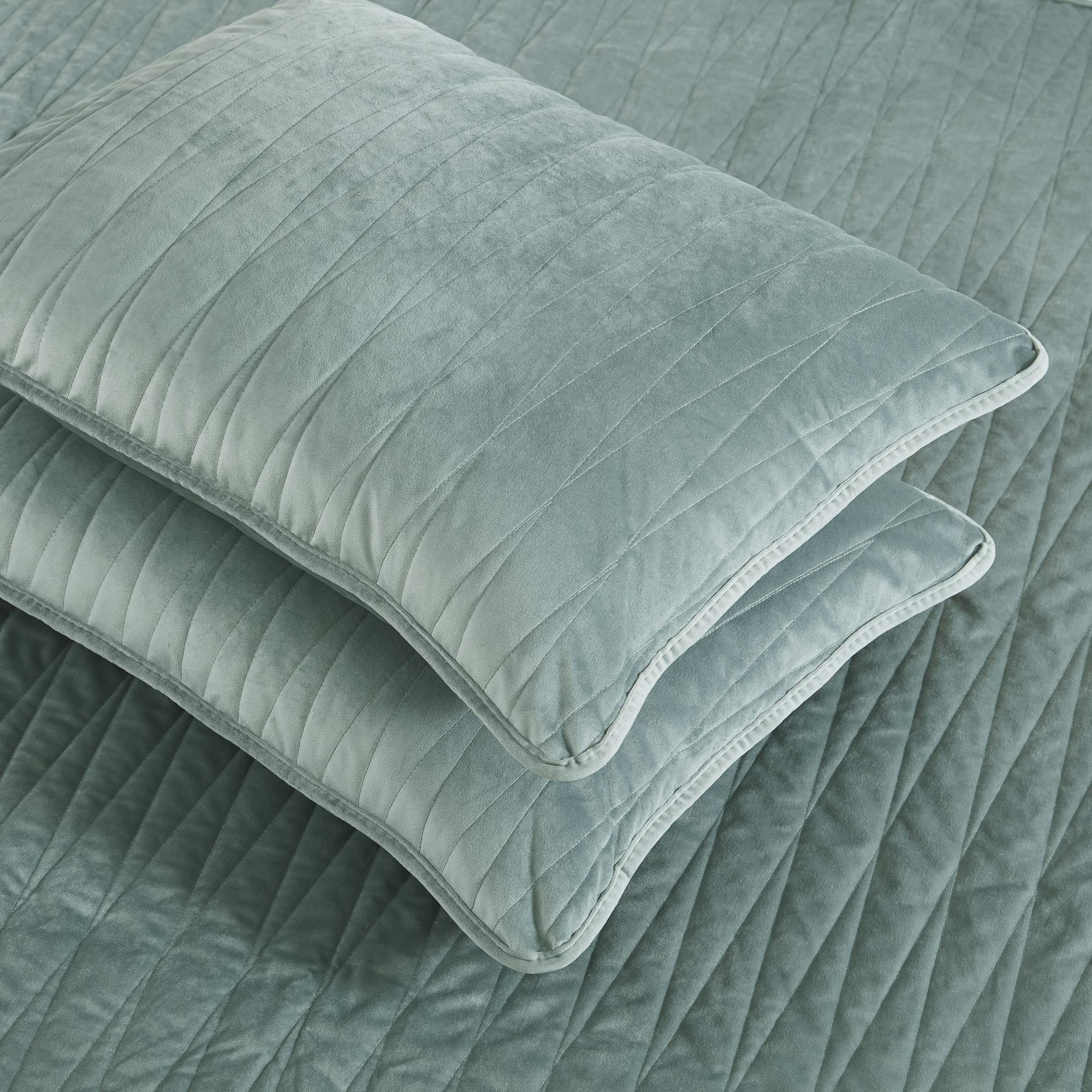 Brielle Home Premium Heavy Velvet Quilt Set with Cotton Backing - Full/Queen Size Seafoam Green - Luxurious Bedding for Master Bedroom, Guest Room & Cozy Winter Nights