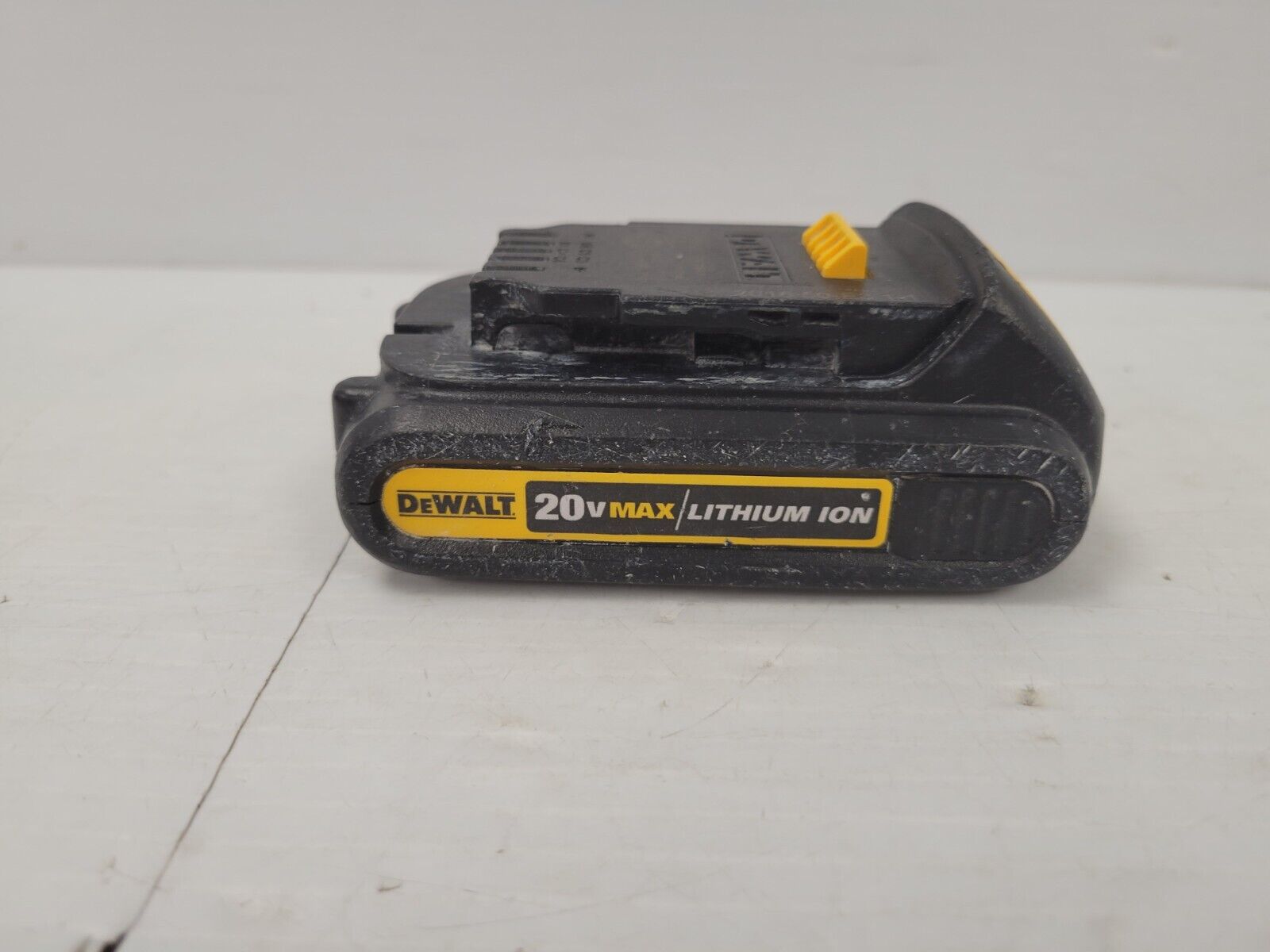 DEWALT DCD201 20V MAX Lithium-Ion Battery 1.5Ah - Power Tool Battery Replacement for DEWALT 20V Cordless Tools | Ideal for Drilling, Fastening & DIY Projects