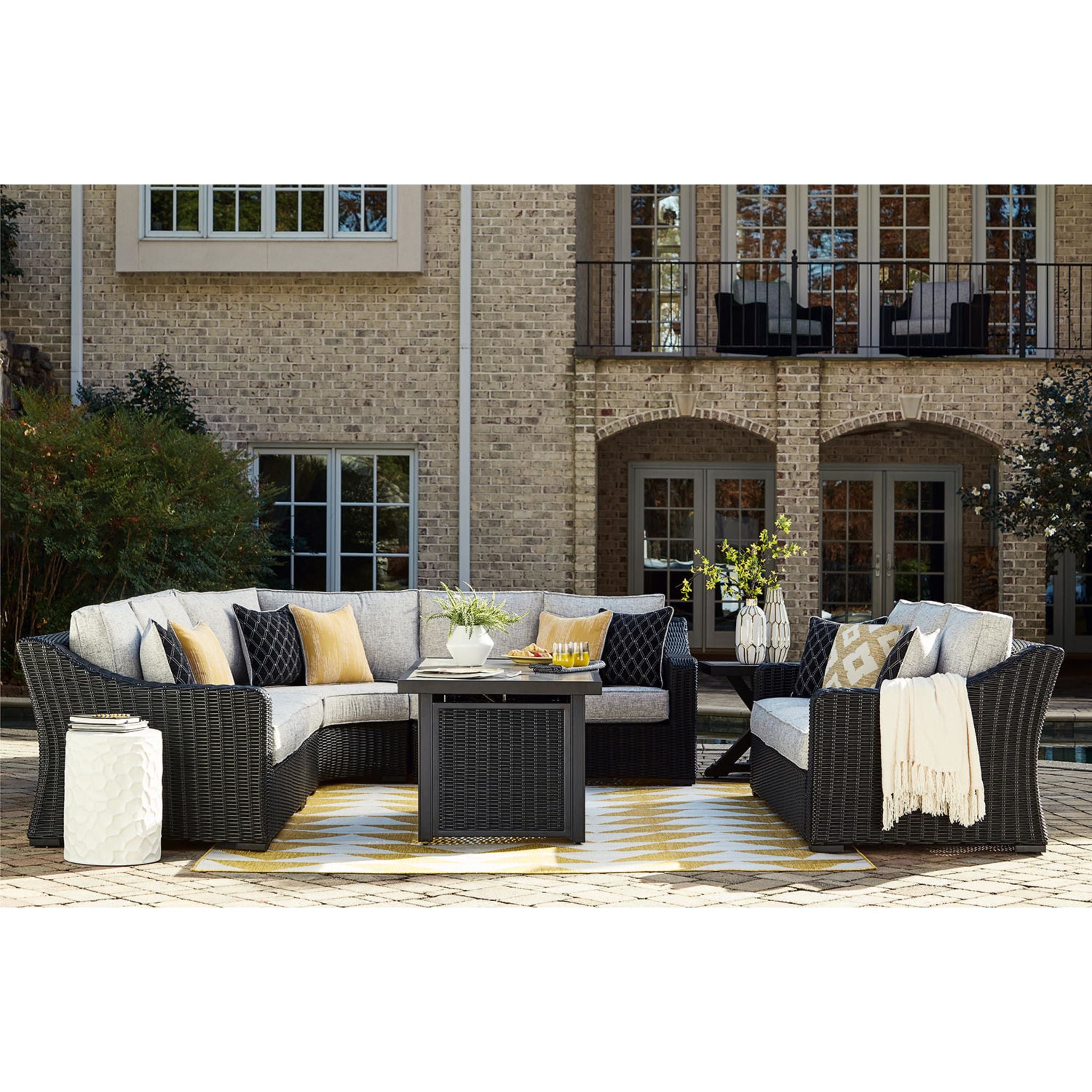 Beachcroft 4-Piece Outdoor Modular Sectional Sofa Set - Water-Resistant Patio Furniture for Backyard, Poolside & Garden Relaxation