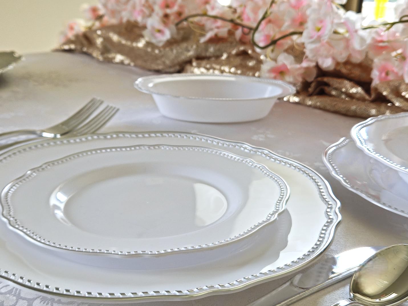 40-Pack Heavyweight Disposable Plastic Plates for Weddings & Parties - 10.25'' Elegant Rochelle White & Silver Dinner Plates - Perfect for Wedding Receptions, Birthday Parties & Special Events
